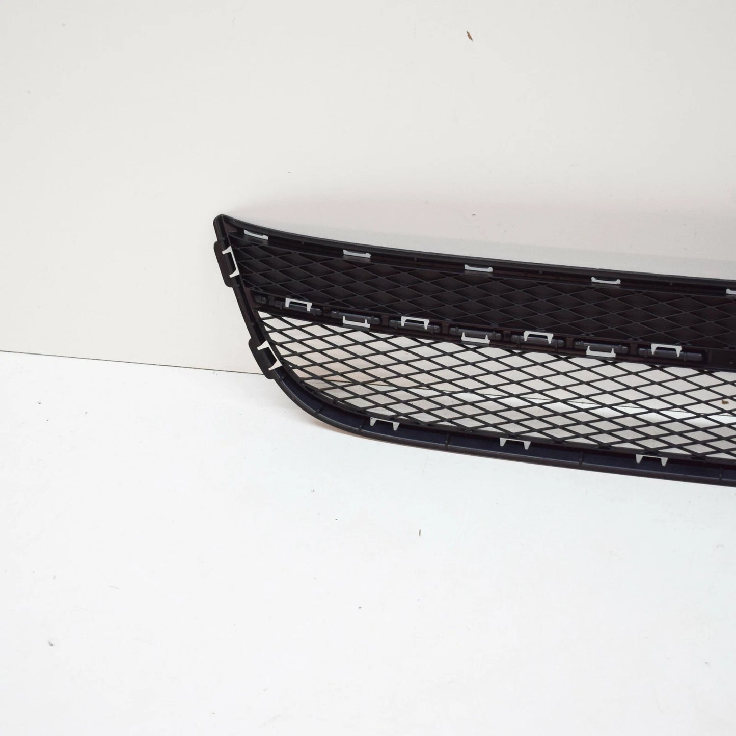 NEW VOLKSWAGEN TIGUAN FRONT LOWER GRILL 5N08536779B9 2010