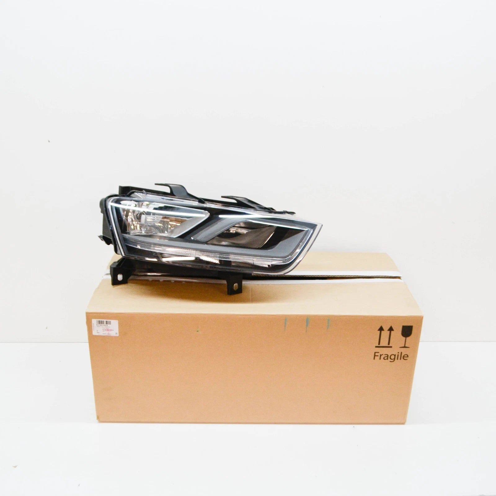 NEW AUDI Q3 8U FRONT RIGHT HEADLIGHT RHD 8U0941004N ORIGINAL