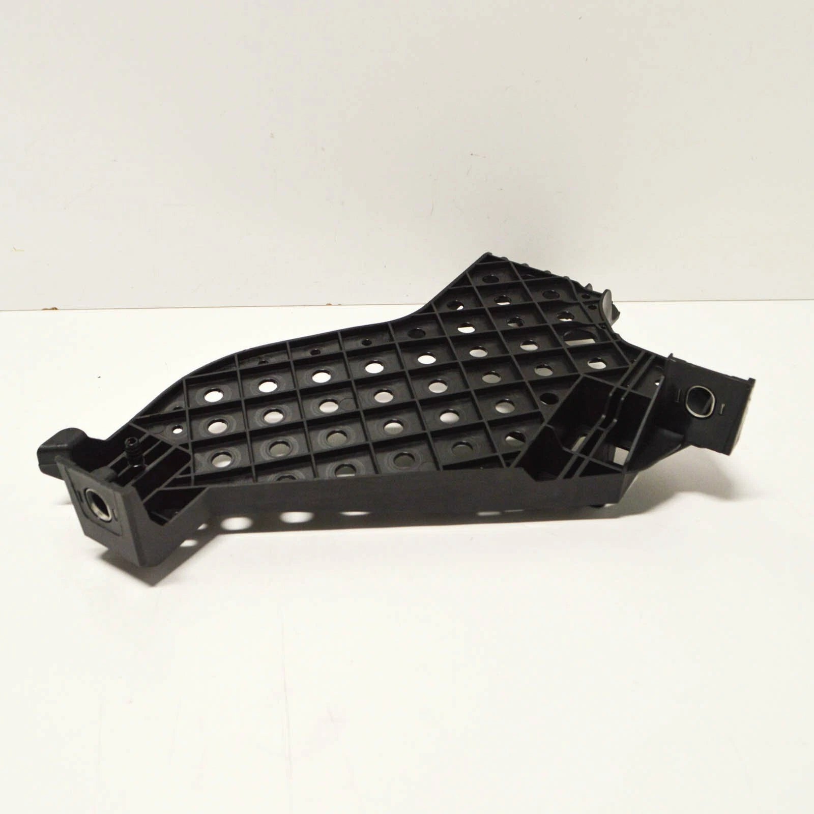 NEW AUDI Q3 8U FRONT RIGHT HEADLIGHT LAMP RETAINER 8U0941454 2014 ORIGINAL