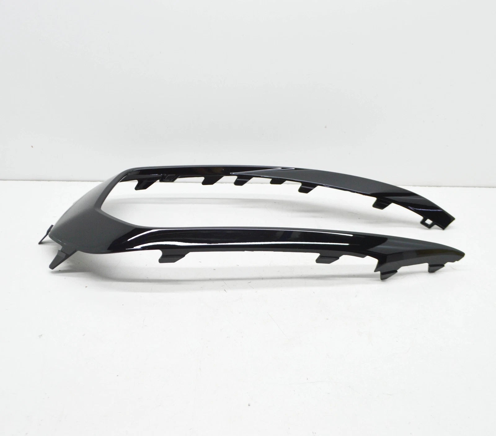 NEW VOLKSWAGEN PASSAT ALLTRACK B8 FRONT BUMPER RIGHT TRIM 561853212B041