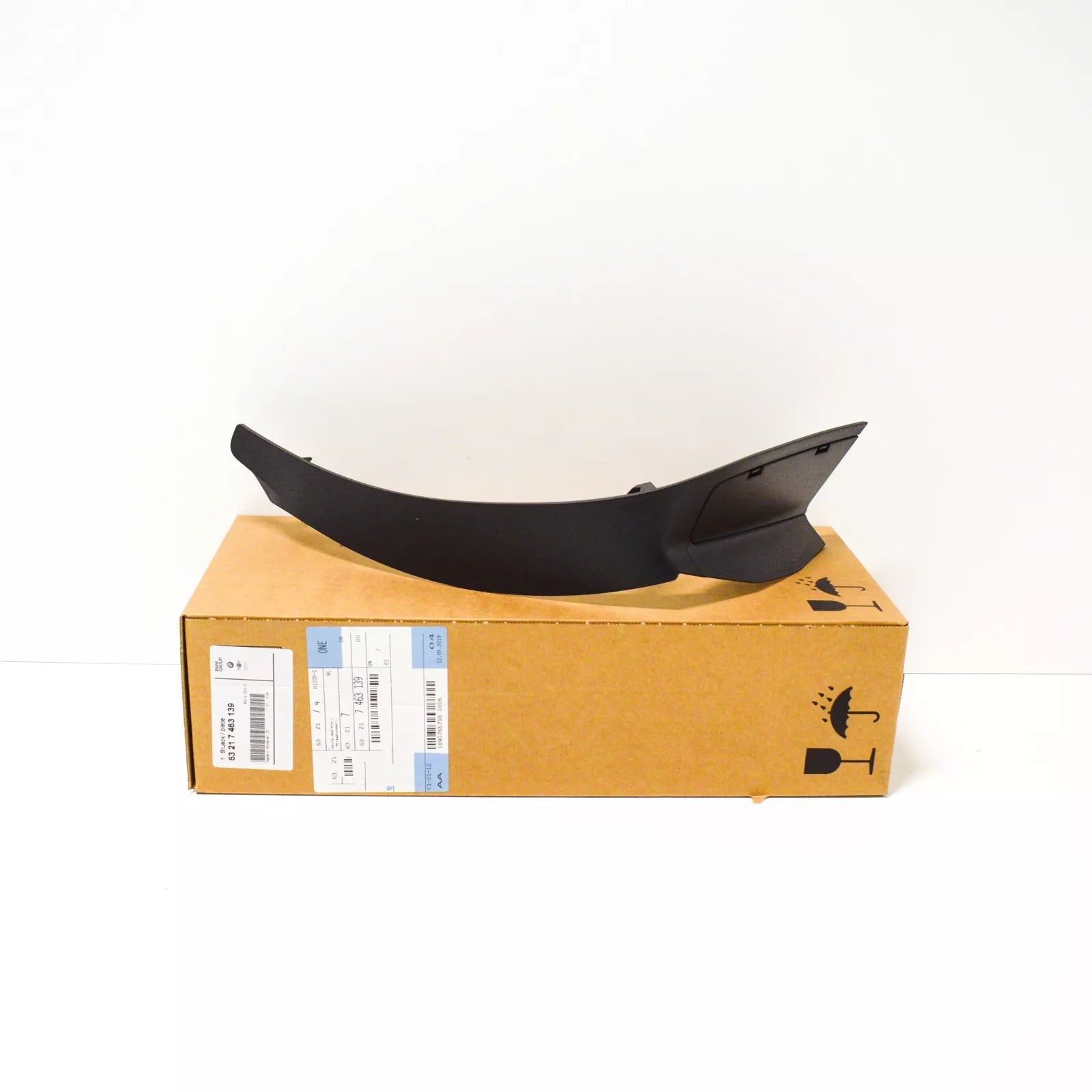 NEW BMW 4 F33 REAR TAILLIGHT GUTTER COVER LEFT SIDE 63217463139 ORIGINAL