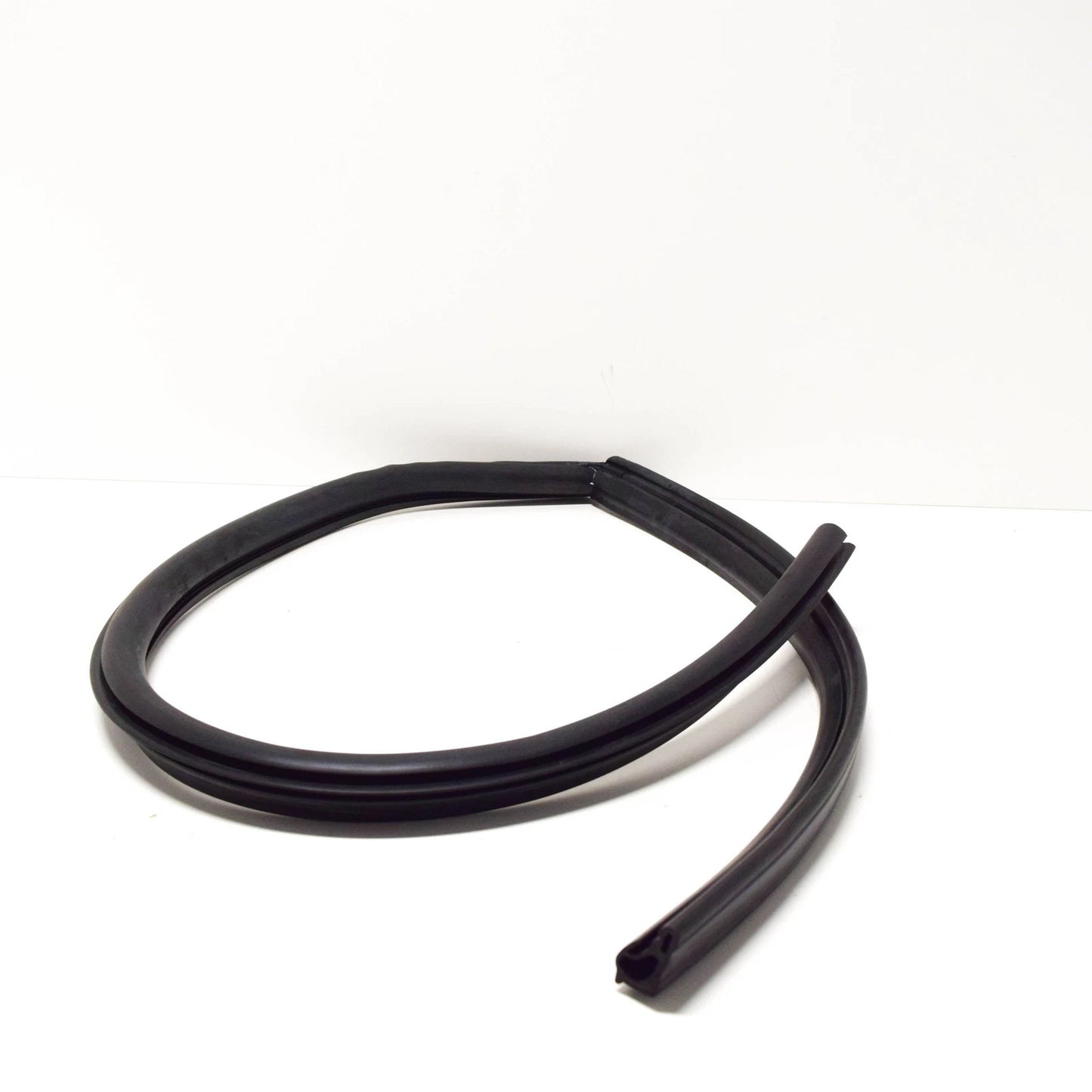 NEW BMW 1502 LEFT VENT WINDOW SEAL 51367441112 7441112 ORIGINAL