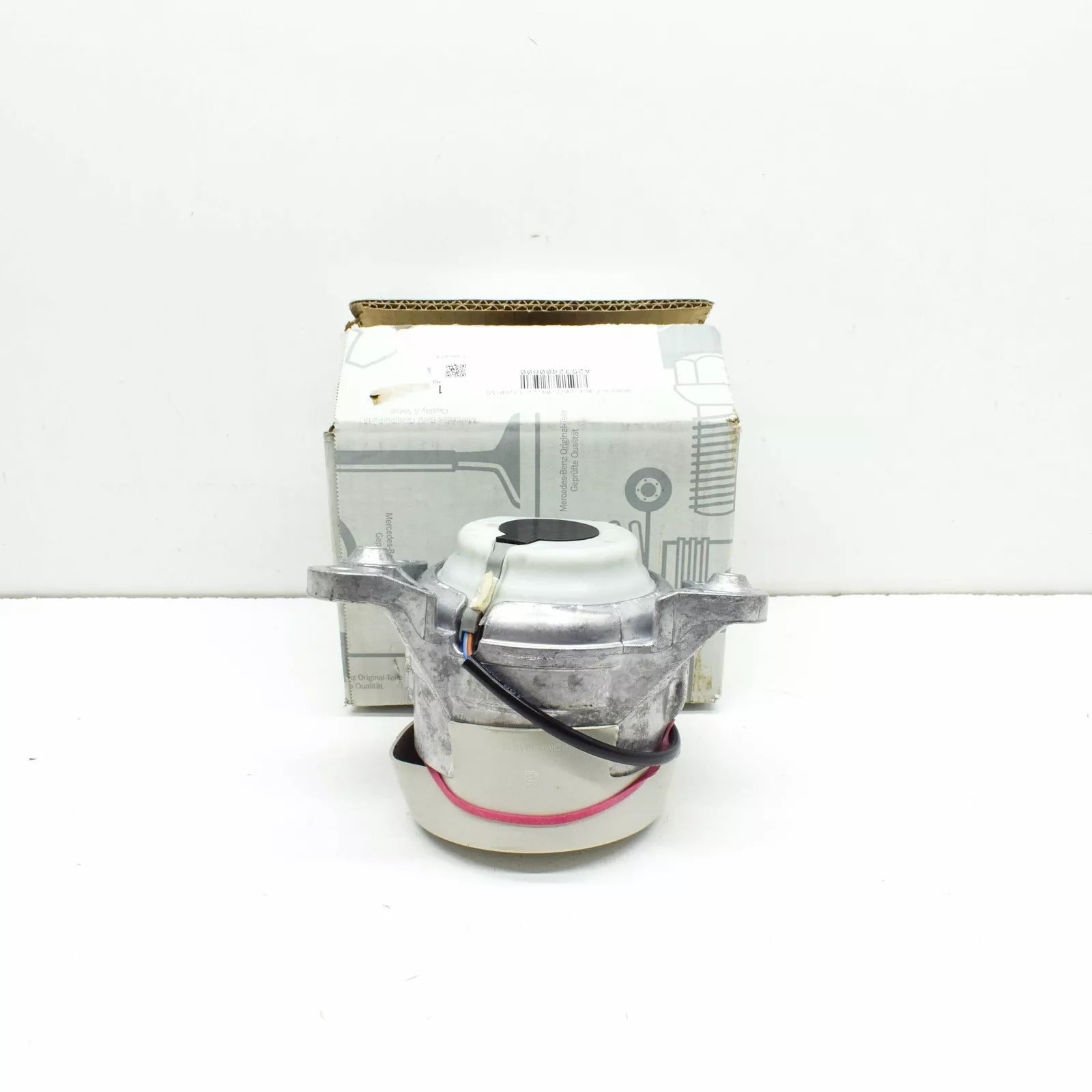 NEW MERCEDES-BENZ GLC COUPE C253 FRONT RIGHT ENGINE MOUNT A2532400800