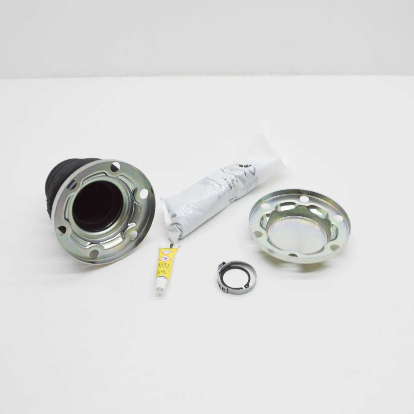 NEW BMW 5 E34 REAR DRIVE SHAFT BOOT REPAIR KIT 33219067906 9067906 ORIGINAL