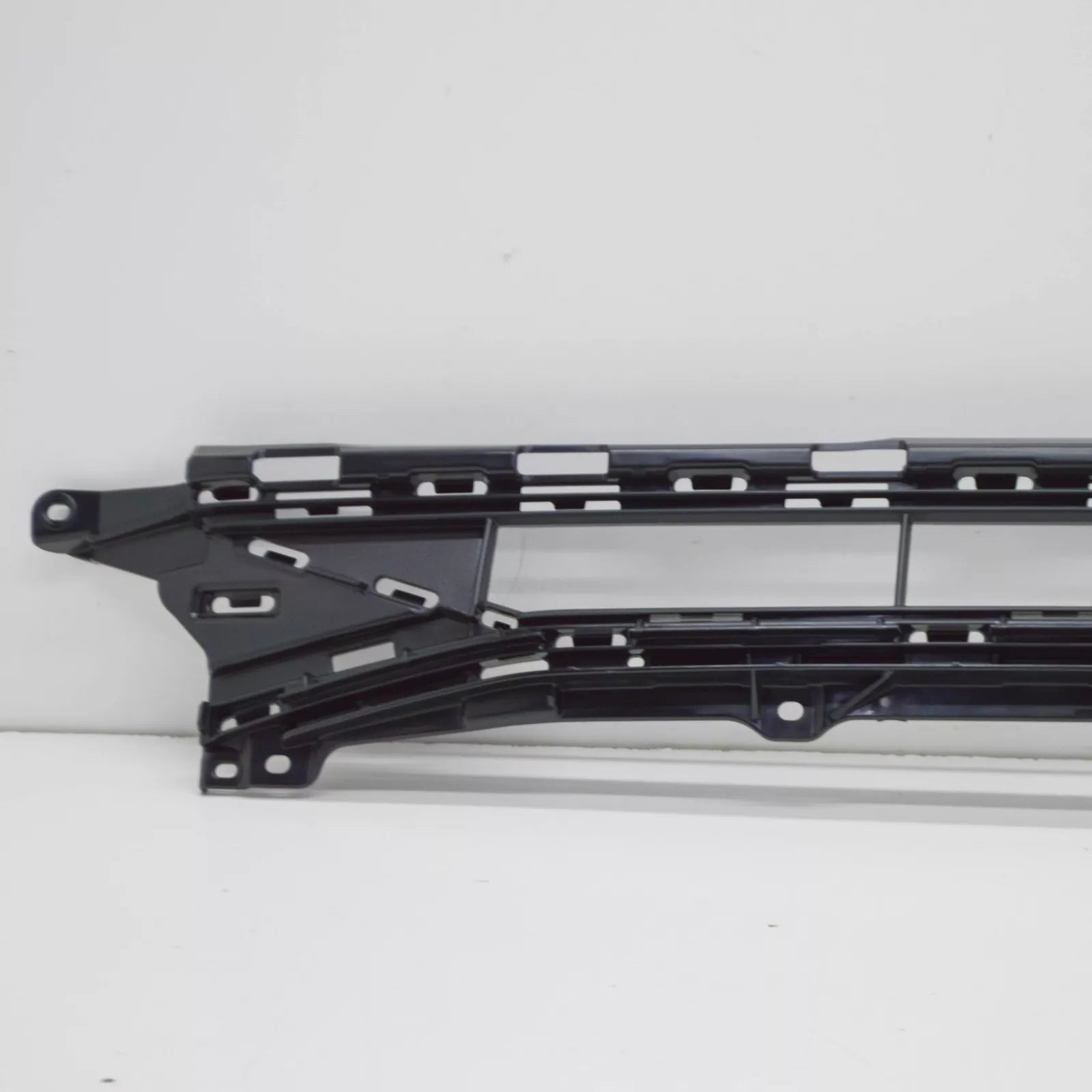 NEW AUDI Q7 4M FRONT BUMPER LOWER CENTER GRILLE 4M0807647E9B9 ORIGINAL