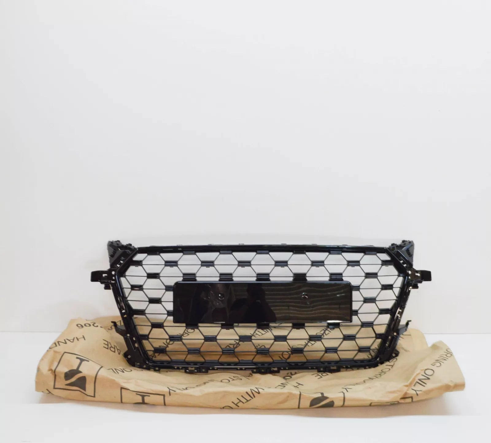 NEW AUDI TT FV MK3 RADIATOR GRILLE 8S0853651HALZ ORIGINAL