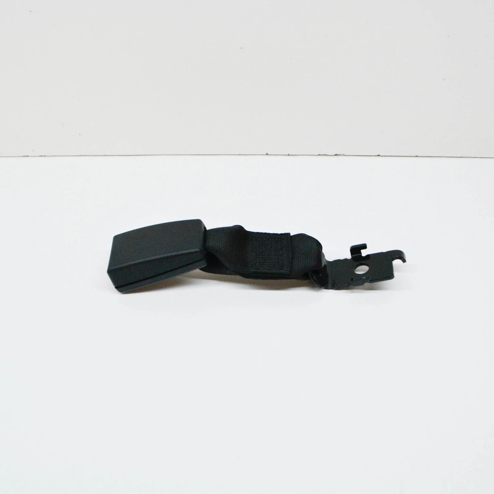NEW BMW X6 E71 REAR CENTER LOWER SEAT BELT 7228720 72117228720 ORIGINAL