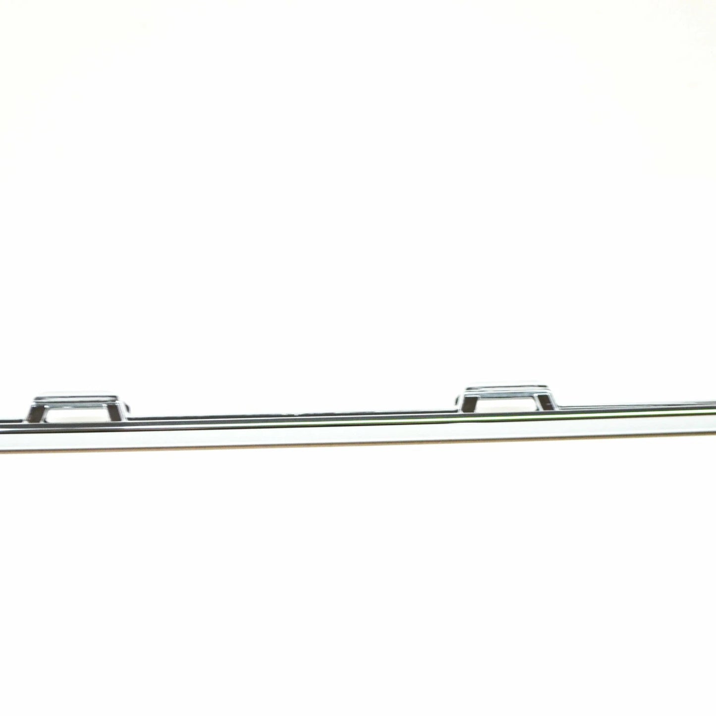 NEW VOLKSWAGEN E-GOLF MK7 REAR BUMPER CENTER MOLDING 5G68533332ZZ ORIGINAL