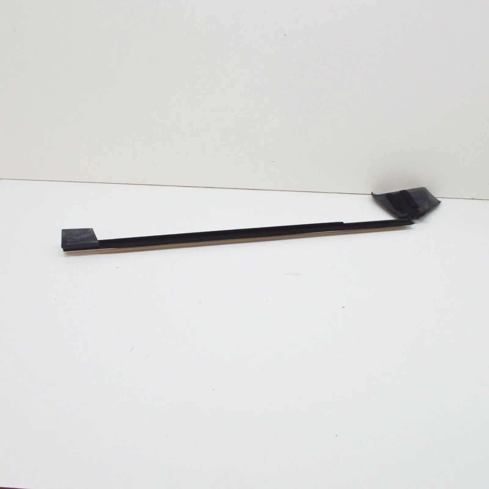 NEW BMW 3 CABRIO E46 REAR RIGHT OUTER WEATHERSTRIP 51367026388 7026388 ORIGINAL