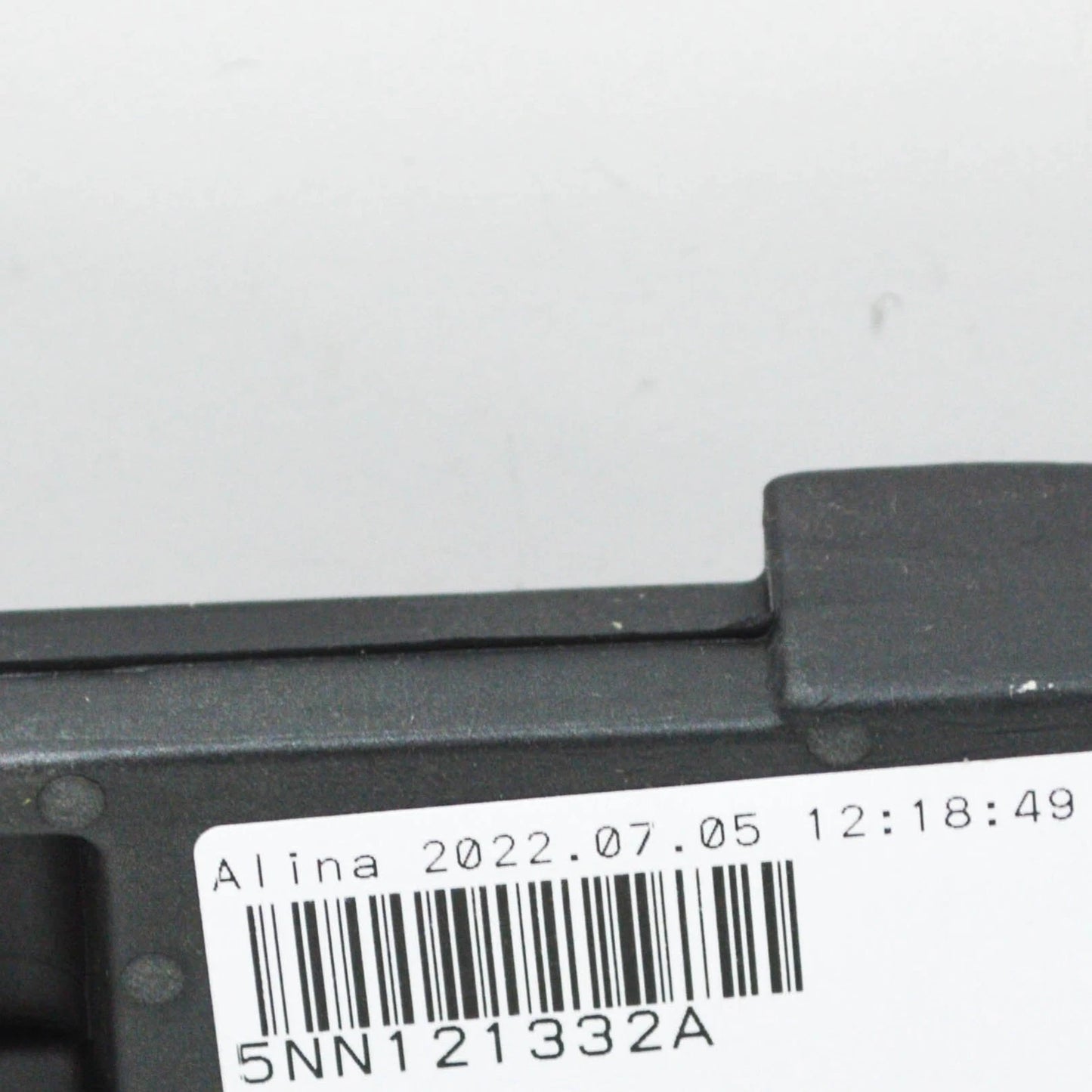 NEW VW TIGUAN AD RIGHT RADIATOR RUBBER SEALING STRIP 5NN121332A ORIGINAL