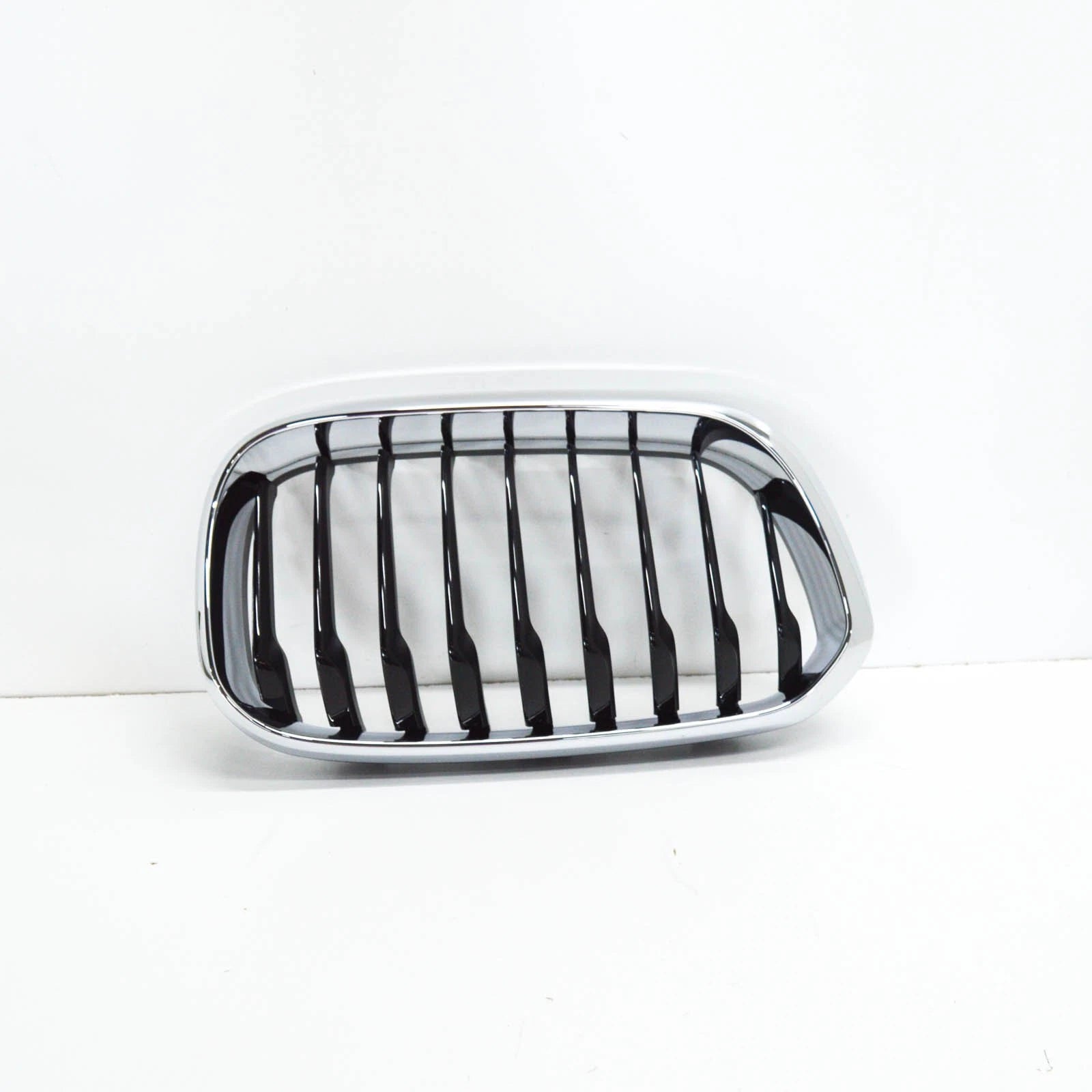 NEW BMW 1 F20 FRONT BUMPER RIGHT UPPER GRILLE 51137371686 7371686 2015 ORIGINAL