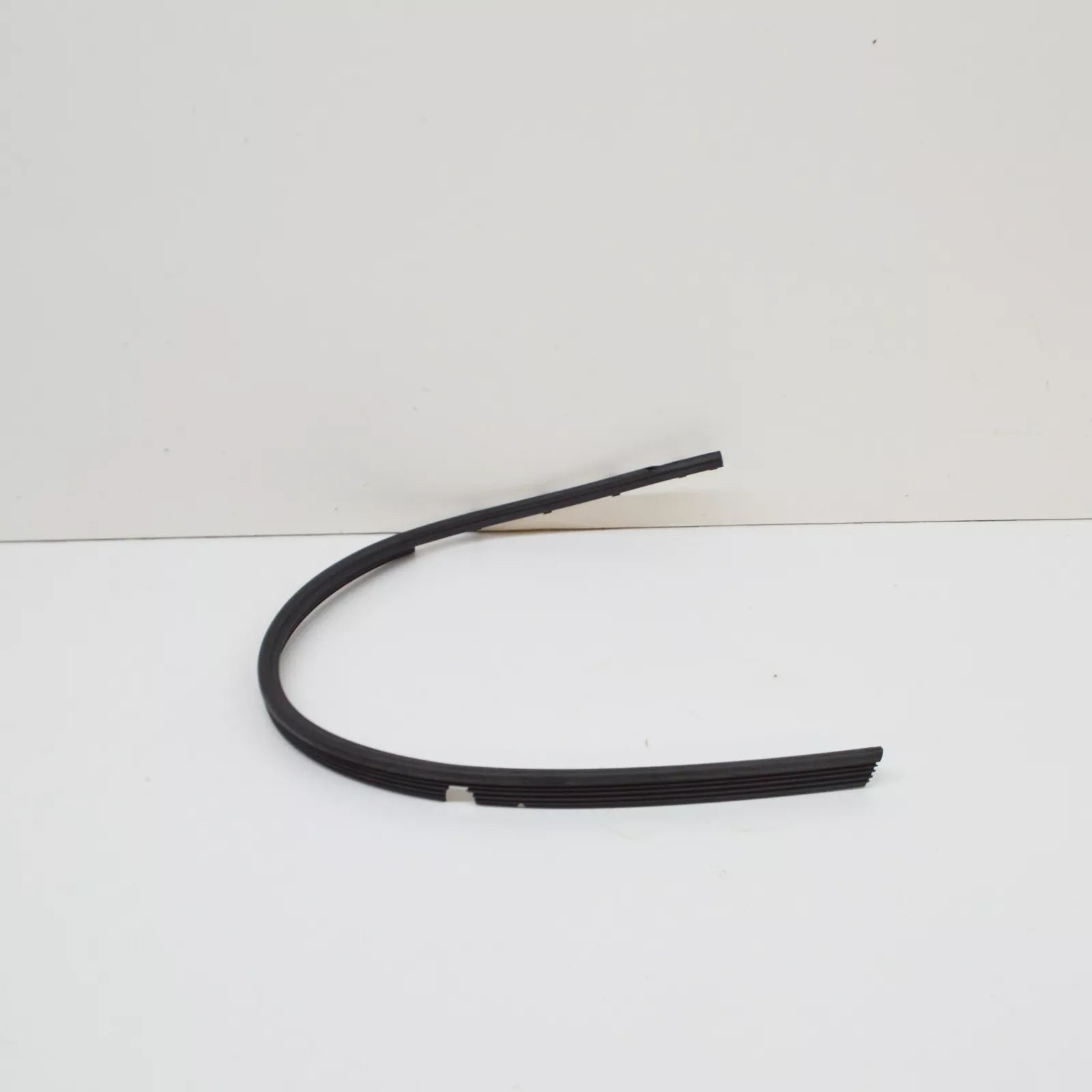 NEW MERCEDES-BENZ C W202 FRONT LEFT HEADLIGHT MOLDING SEAL A2028261780 ORIGINAL