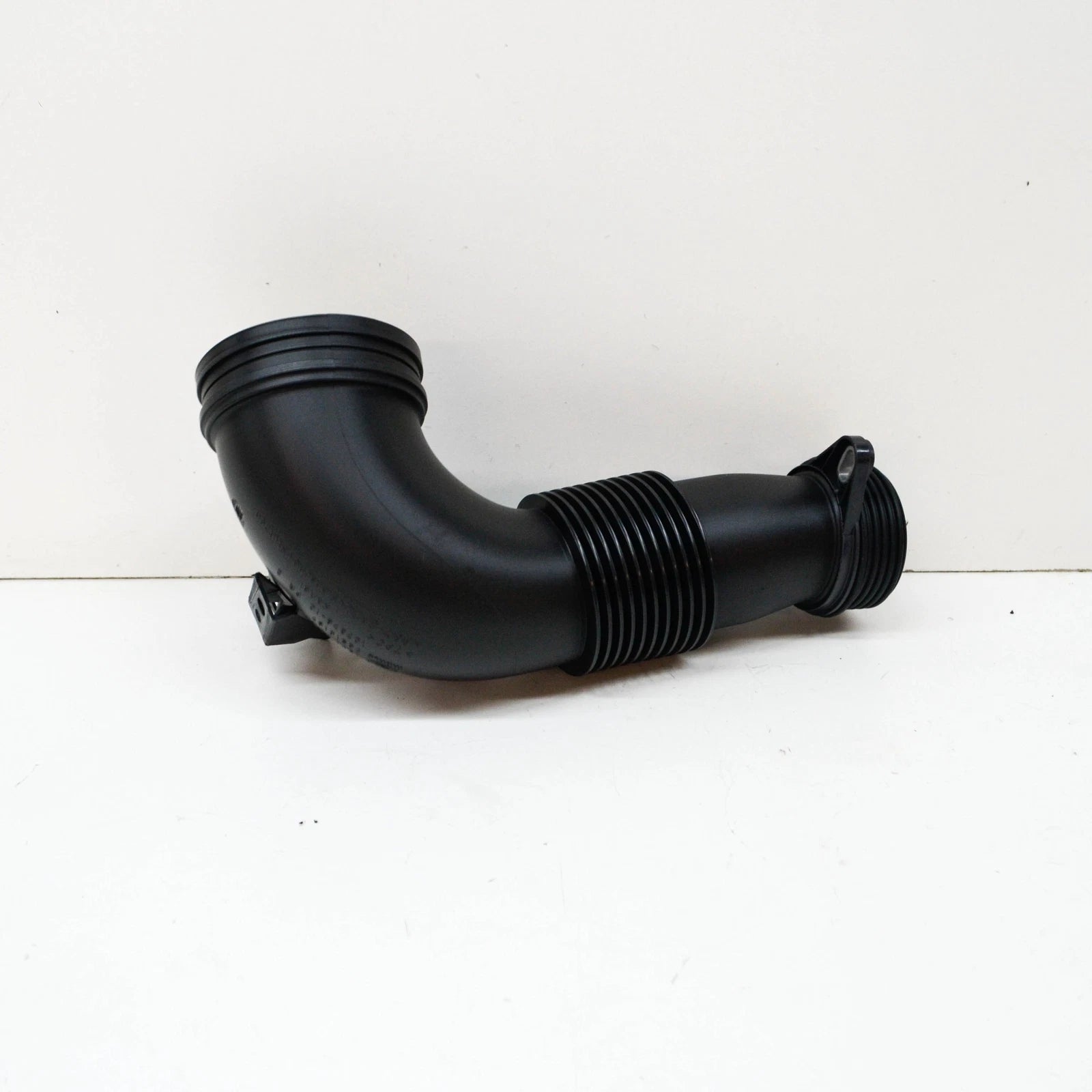 NEW BMW 1 F20 2.0 PETROL AIR INTAKE PIPE HOSE 13717605638 ORIGINAL