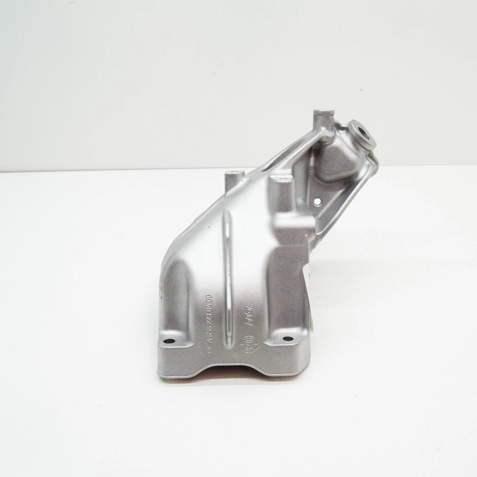 NEW MERCEDES-BENZ S W222 ENGINE BRACKET RIGHT SIDE A6562230400 ORIGINAL