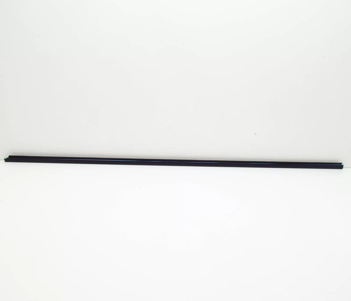 NEW BMW 3 E46 FRONT LEFT OUTER WEATHERSTRIP 51327890453 7890453 ORIGINAL