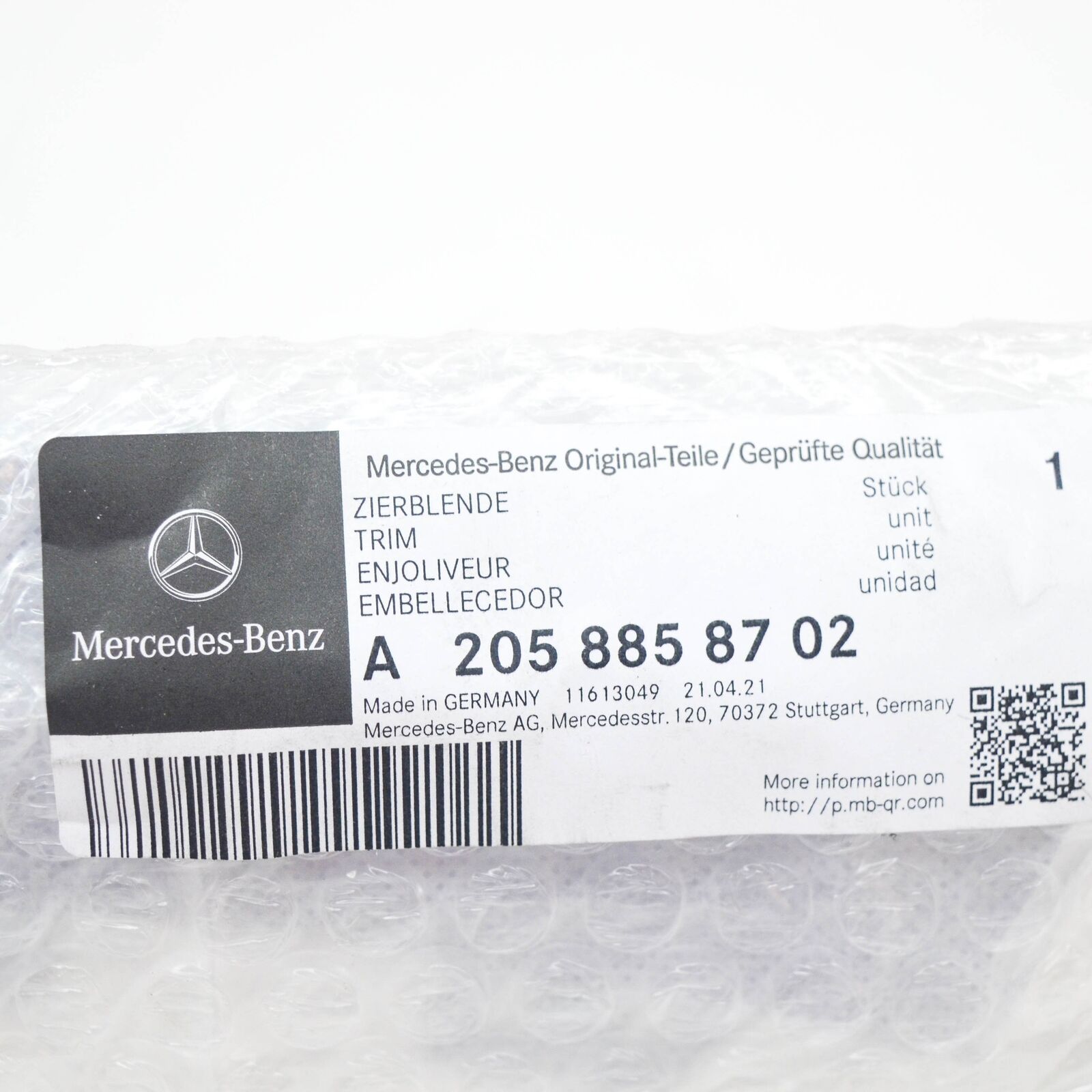 NEW MERCEDES-BENZ C W205 AMG FRONT BUMPER RIGHT SIDE MOLDING A2058858702