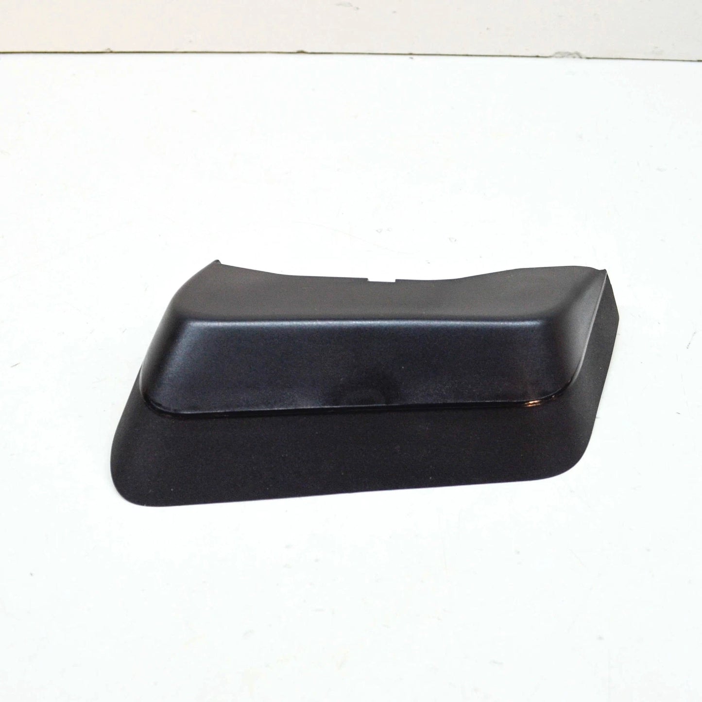 NEW AUDI Q8 REAR LEFT TAILLIGHT COVER TRIM ON LIFTGATE 4M8945255 ORIGINAL