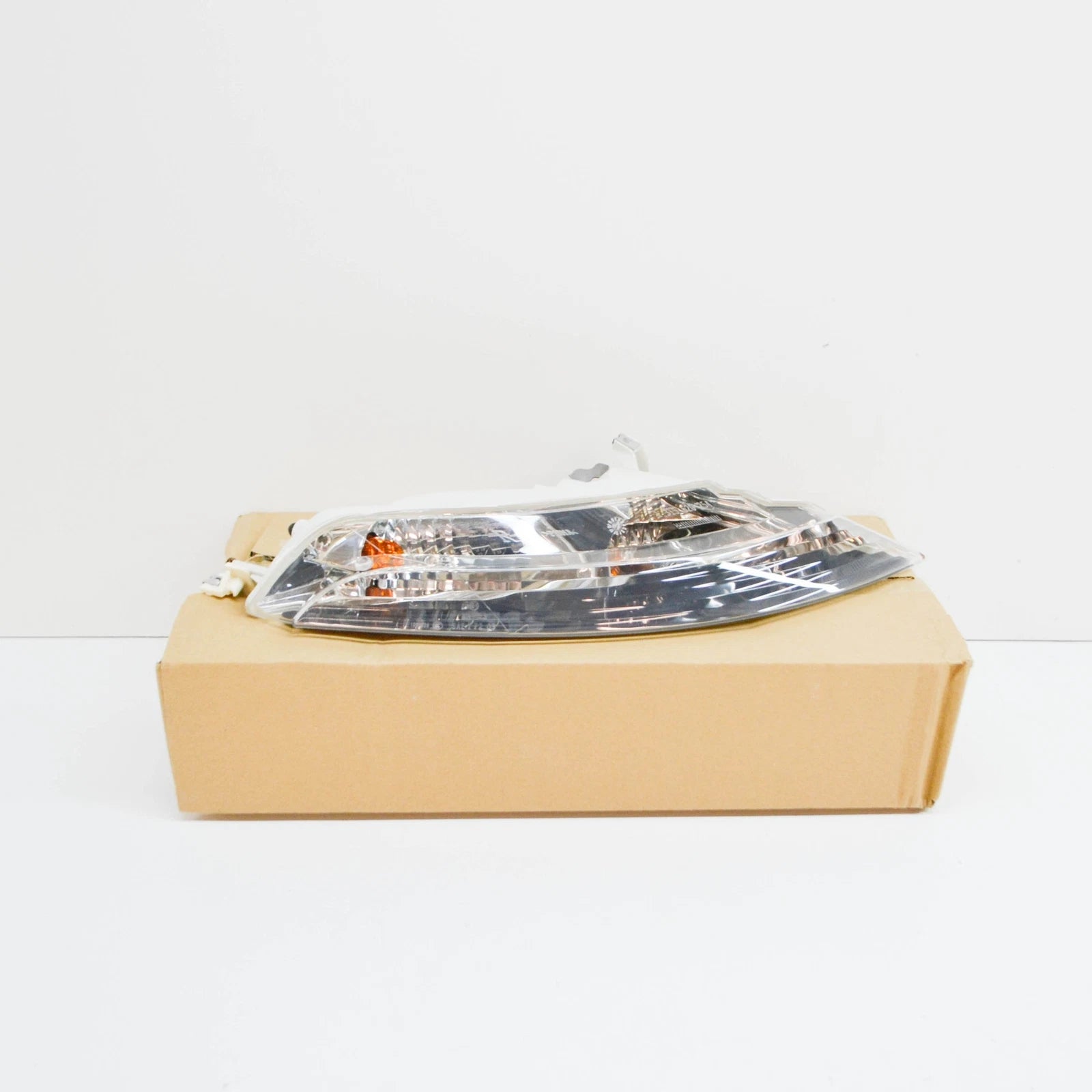NEW BMW 6 E64 FRONT RIGHT TURN INDICATOR LIGHT 63137165806 ORIGINAL