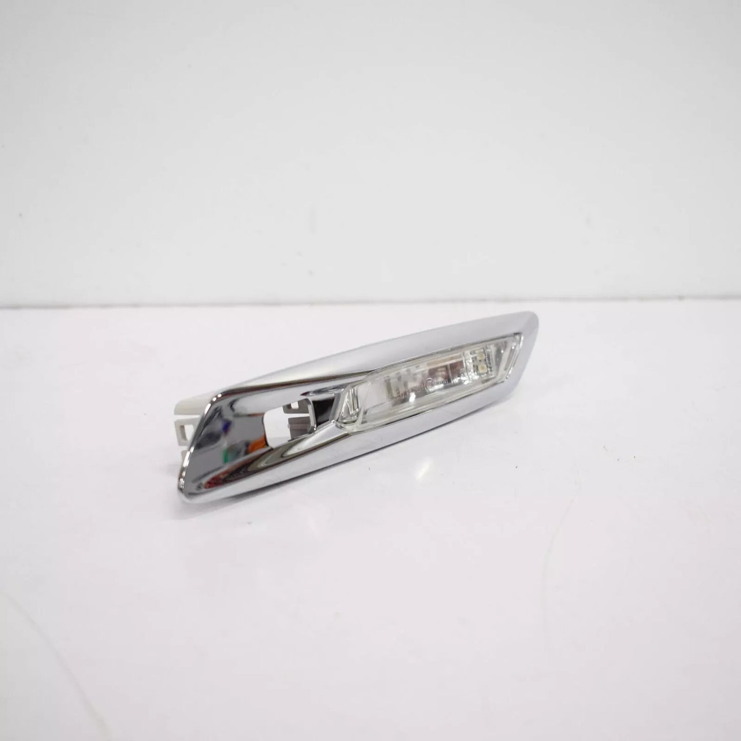NEW BMW 5 F11 FRONT LEFT WING TURN INDICATOR CHROME TRIM 63137154169 ORIGINAL
