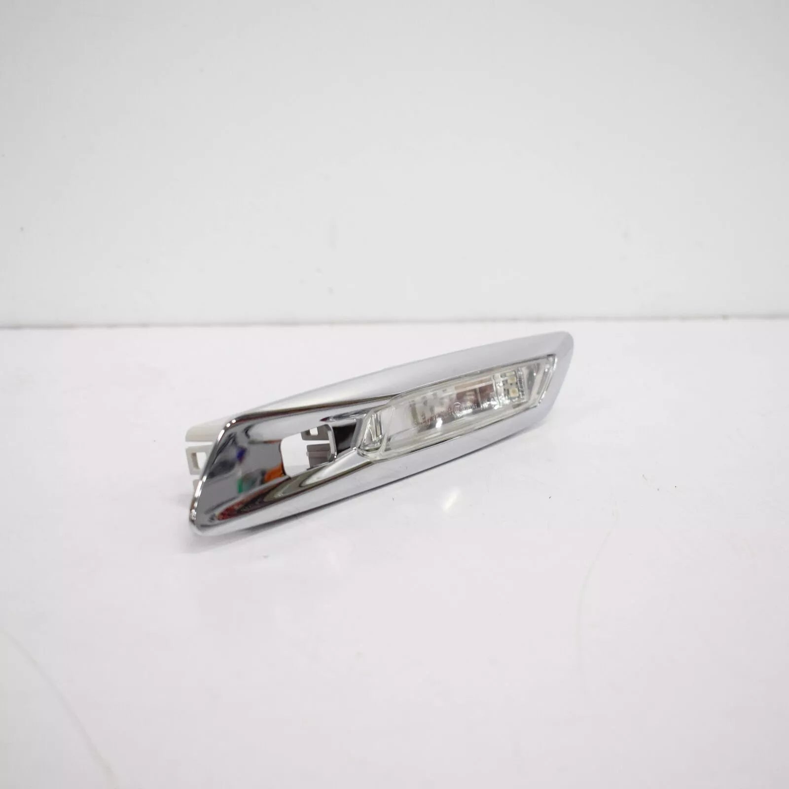 NEW BMW 5 F11 FRONT LEFT WING TURN INDICATOR CHROME TRIM 63137154169 ORIGINAL
