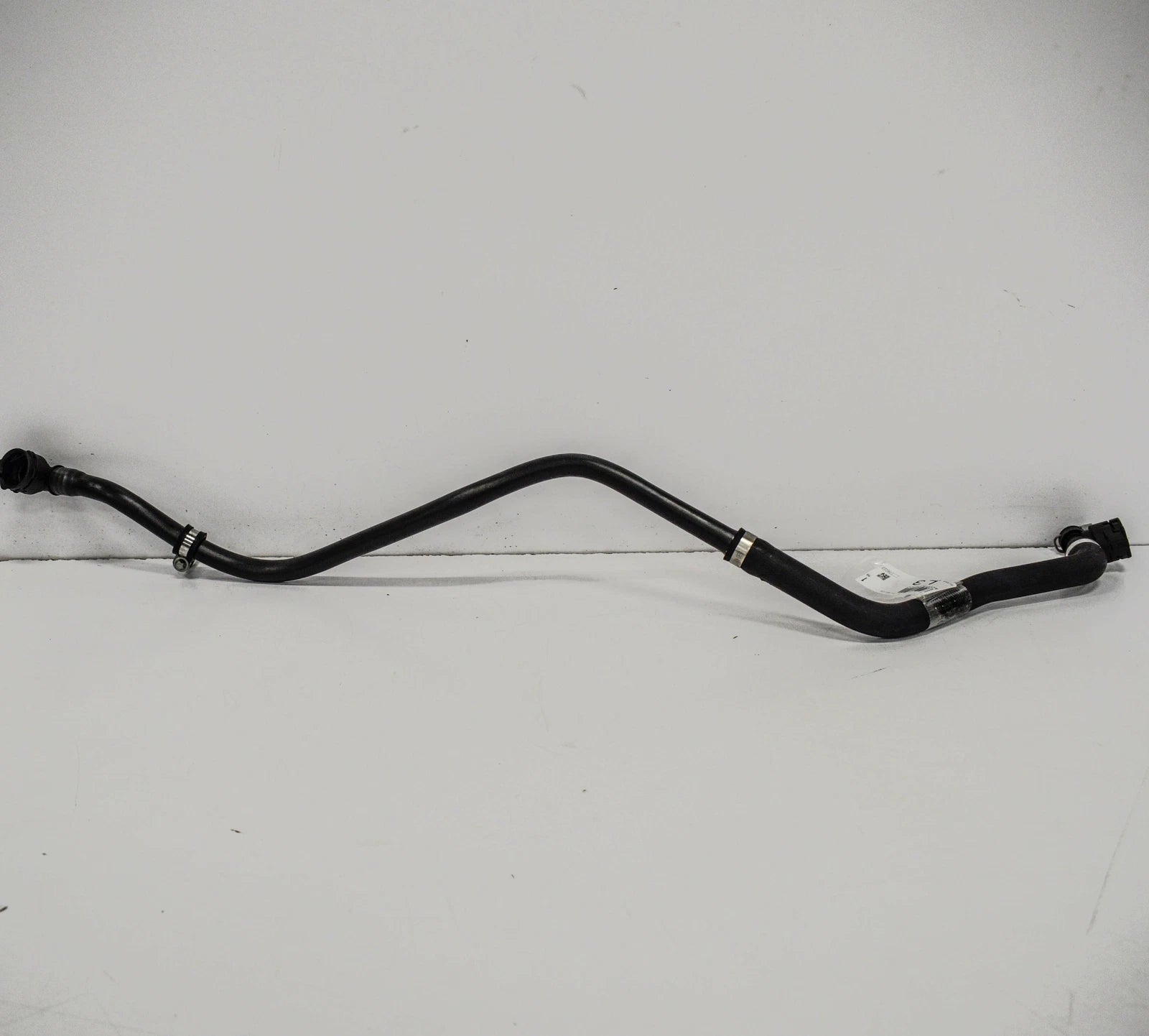NEW MERCEDES-BENZ C-CLASS W205 COOLER HOSE A2055010900 ORIGINAL