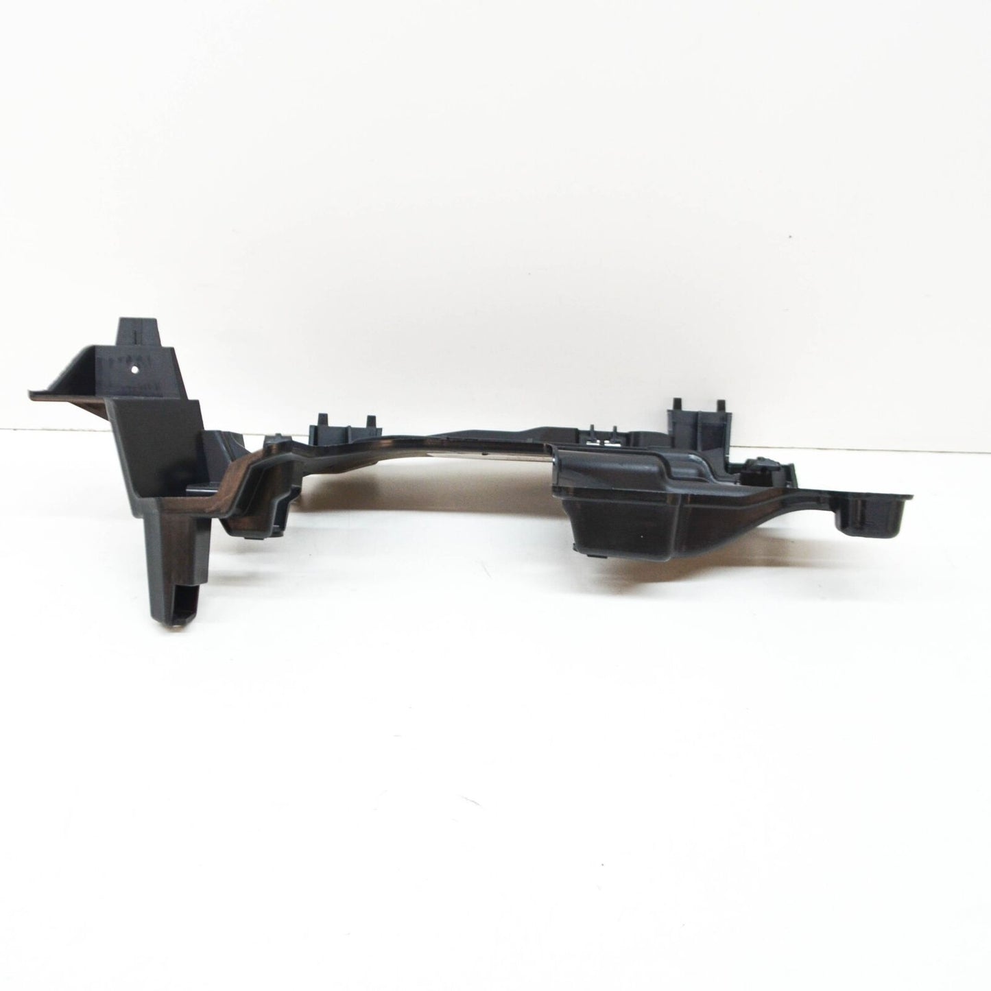 NEW MB GLC-COUPE C253 TAILPIPE EXTENSION BRACKET RIGHT A2538852601 ORIGINAL