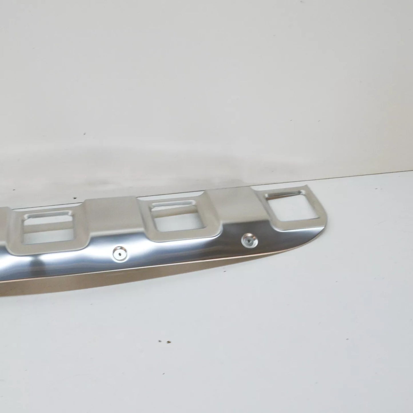NEW MERCEDES-BENZ ML W164 FRONT BUMPER BOTTOM CENTER COVER A1648850022 ORIGINAL