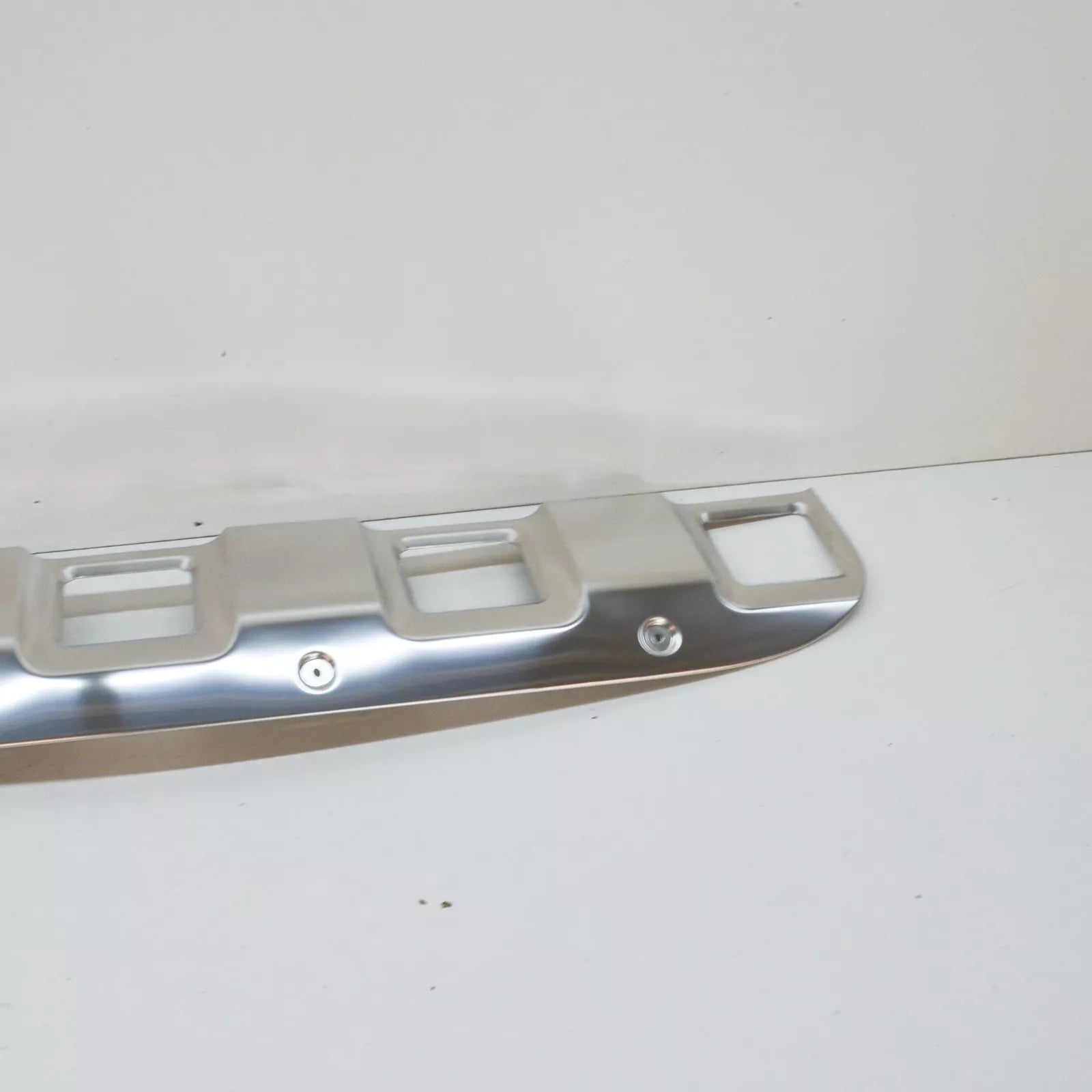 NEW MERCEDES-BENZ ML W164 FRONT BUMPER BOTTOM CENTER COVER A1648850022 ORIGINAL
