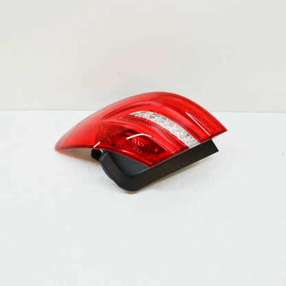 NEW MERCEDES-BENZ B-CLASS W246 REAR RIGHT TAIL LIGHT A2468200664