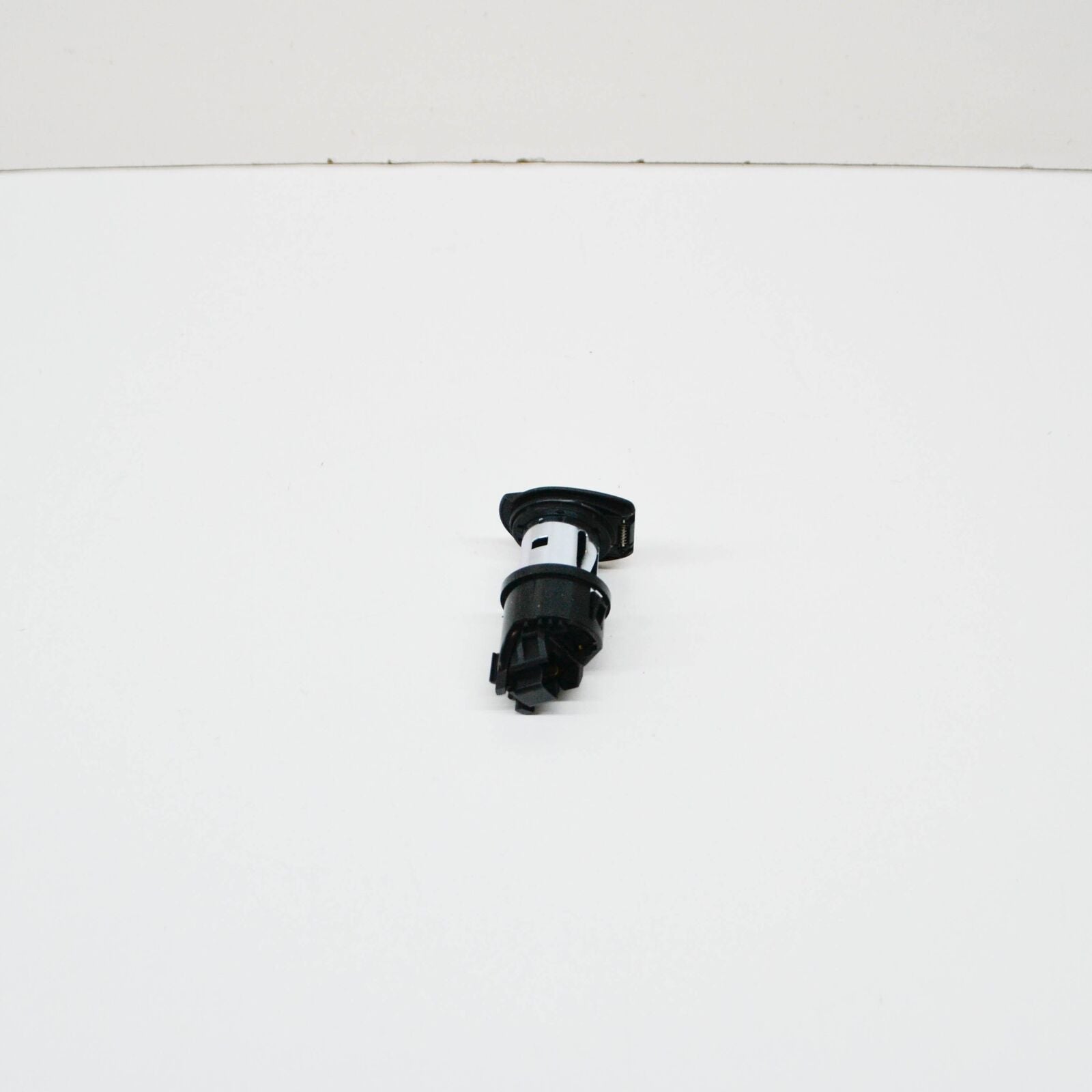 NEW MB SPRINTER W906 FRONT LEFT SEAT BASE SOCKET A0008204805 ORIGINAL