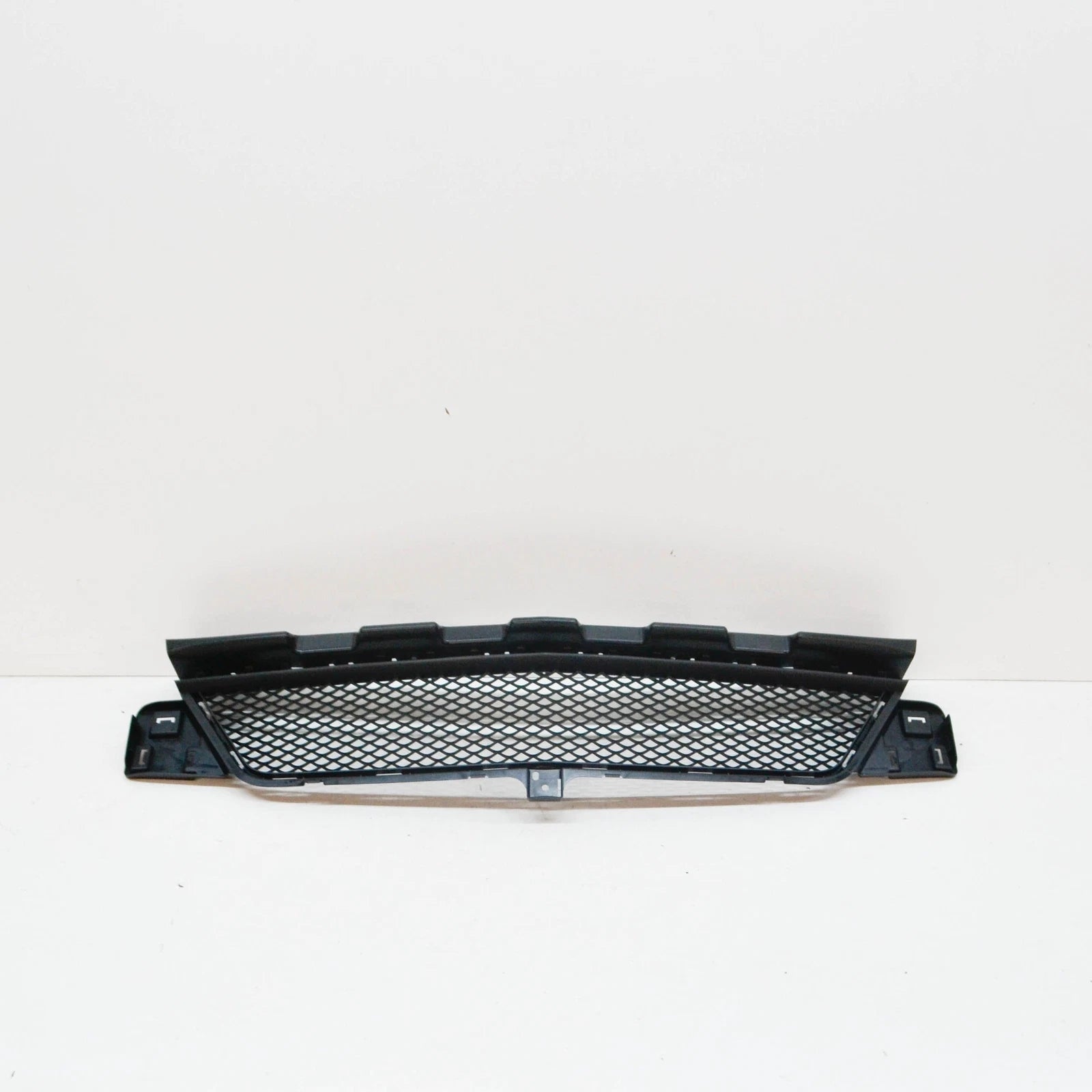 NEW MB A-CLASS W176 FRONT BUMPER CENTER LOWER GRILLE A1768850922 2014 ORIGINAL