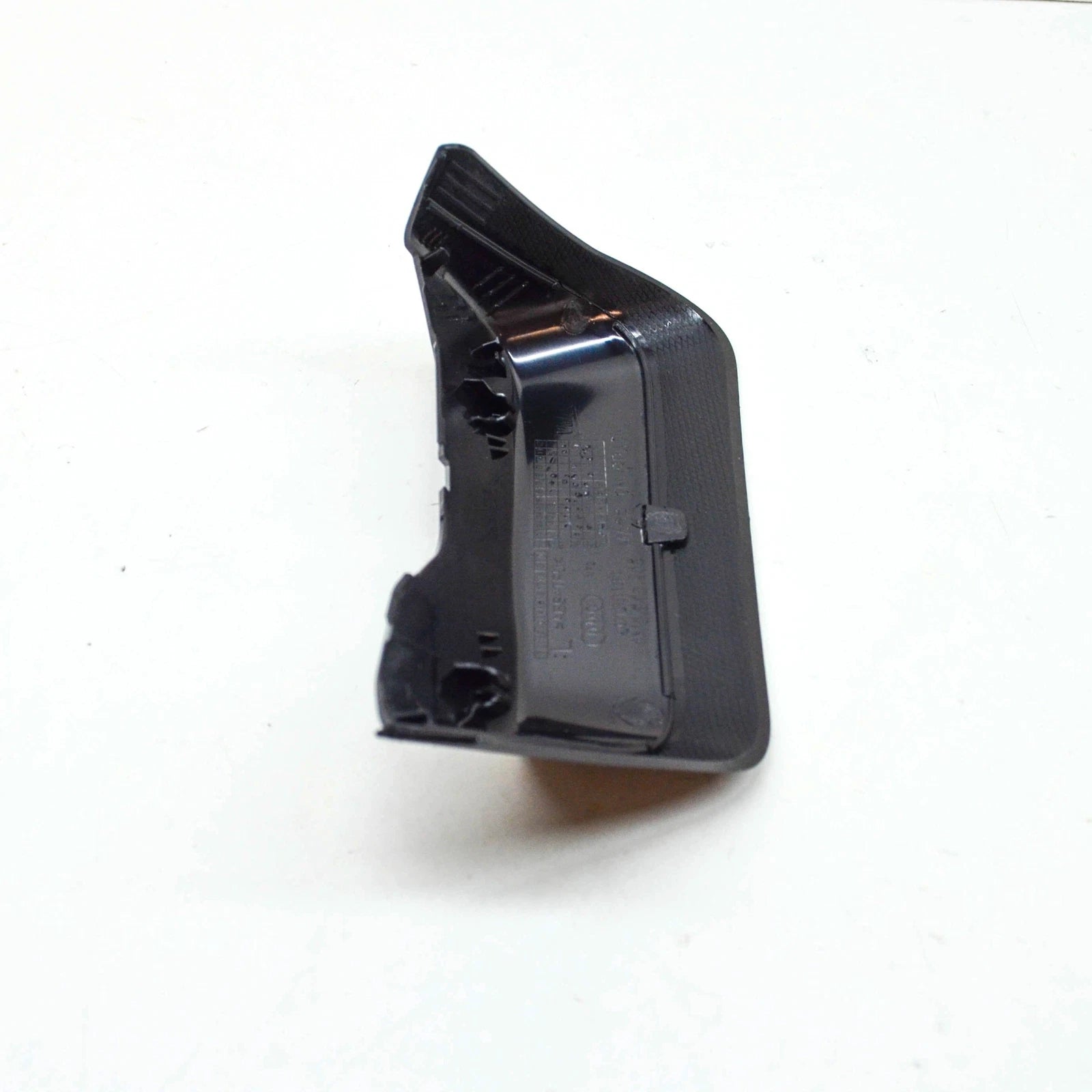 NEW AUDI Q8 REAR LEFT TAILLIGHT COVER TRIM ON LIFTGATE 4M8945255 ORIGINAL