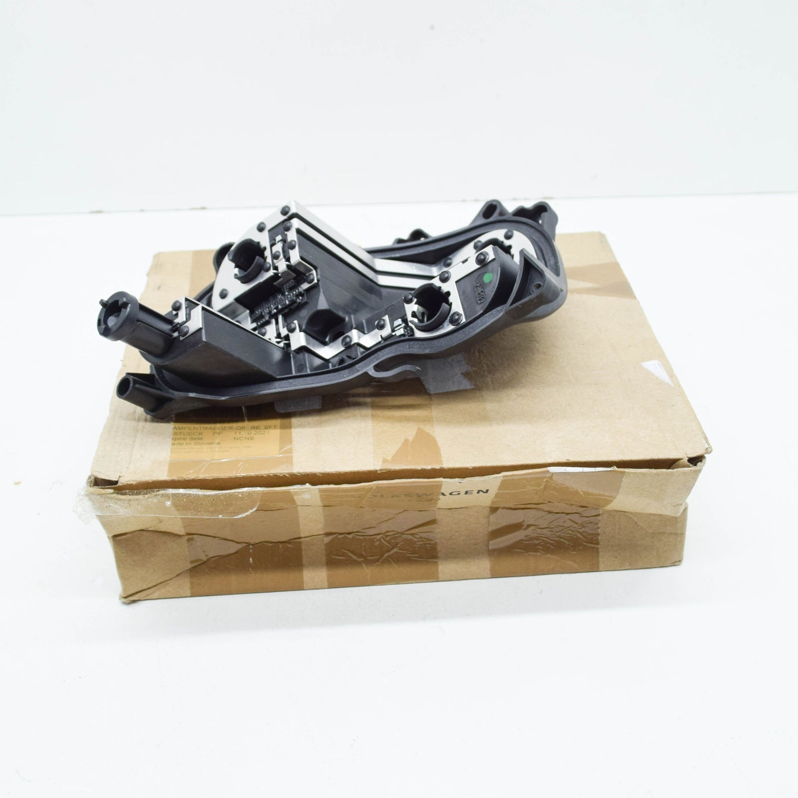 NEW AUDI TT FV REAR RIGHT TAIL LIGHT BULB CARRIER 8W5945258 ORIGINAL