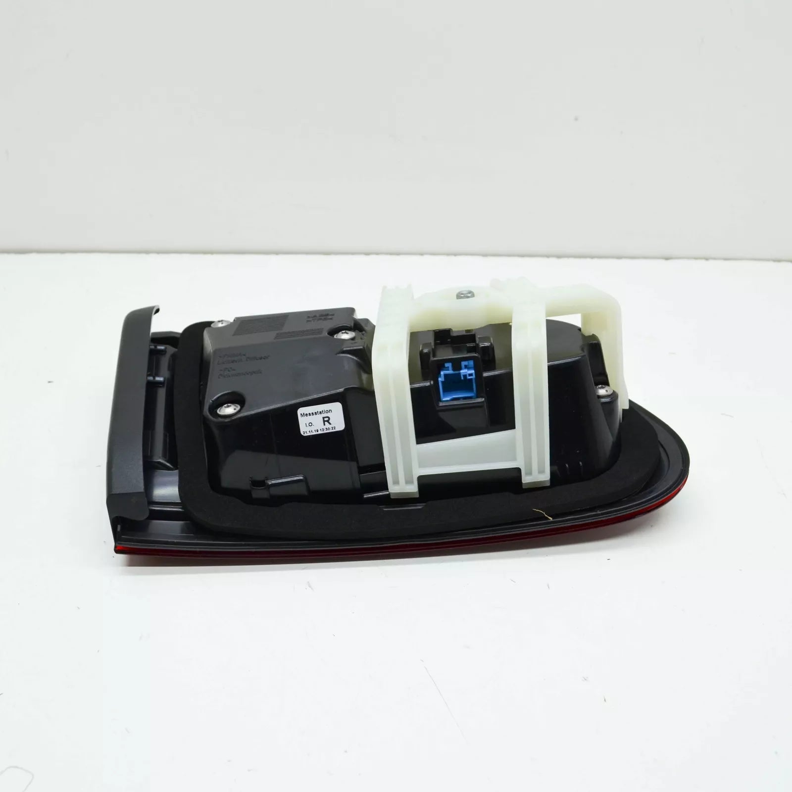 NEW MB GLC C253 REAR LEFT TAILGATE TRUNK TAILLIGHT LAMP A2539060102