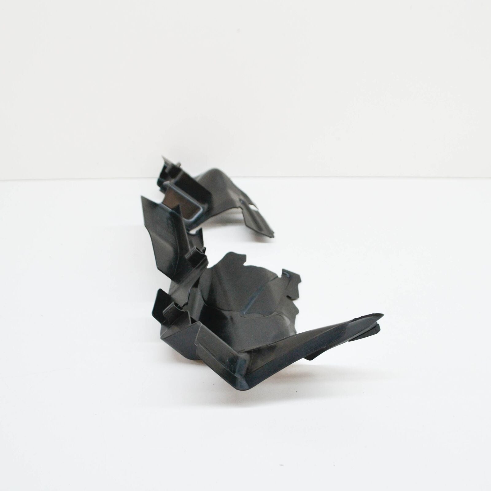 NEW AUDI A3 8V RADIATOR SUPPORT RIGHT AIR GUIDE 8V0121284A ORIGINAL