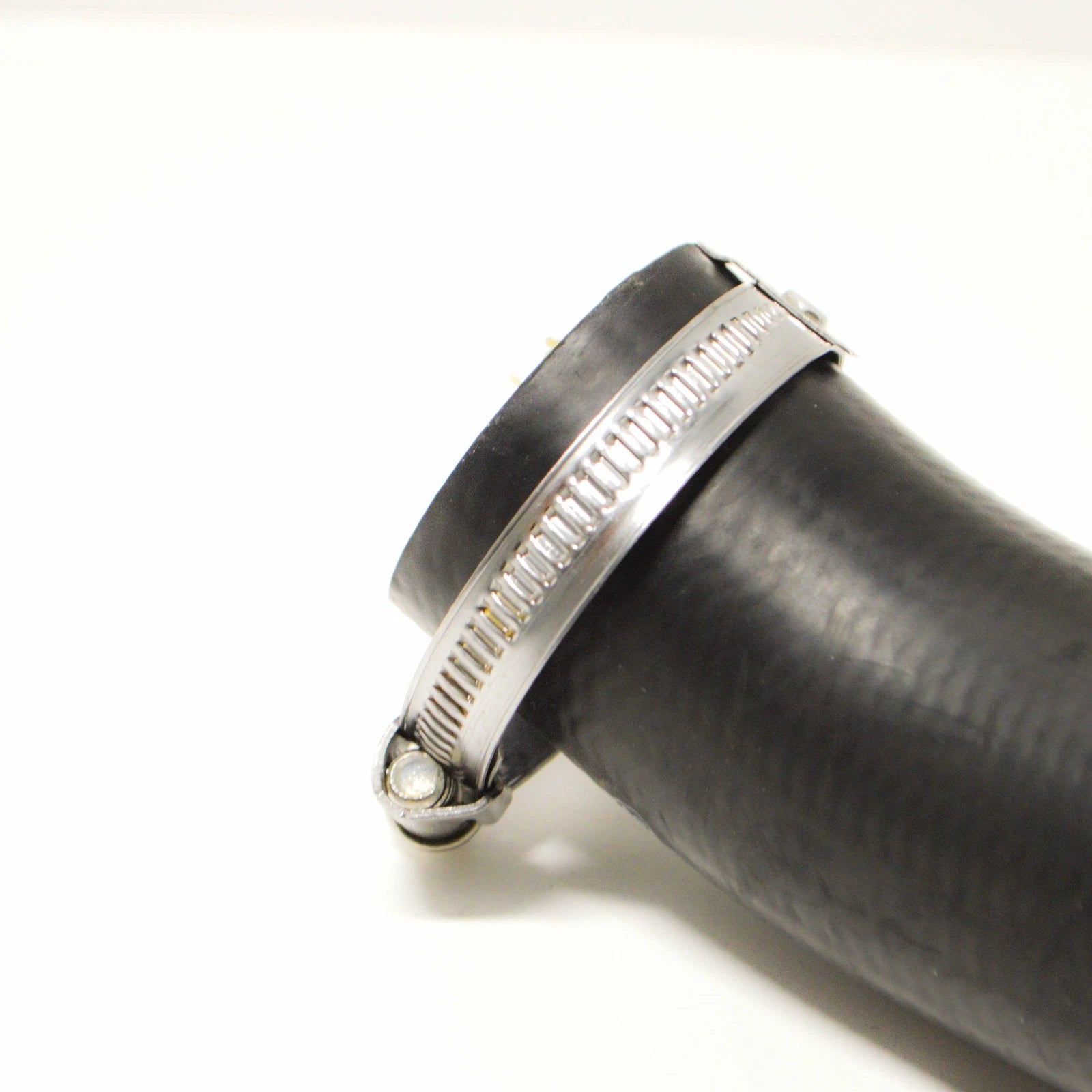 NEW MERCEDES BENZ C W204 LEFT INTERCOOLER CHARGE HOSE A2045282582 ORIGINAL