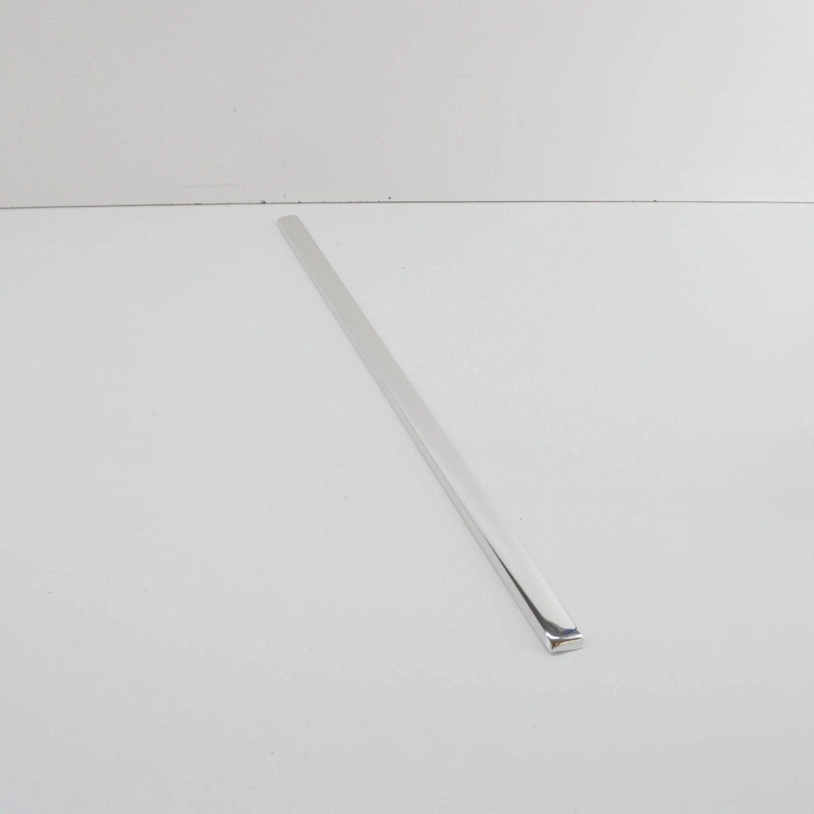 NEW BMW 3 CONVERTIBLE E30 REAR RIGHT WINDOW OUTER MOLDING 51361924758 ORIGINAL