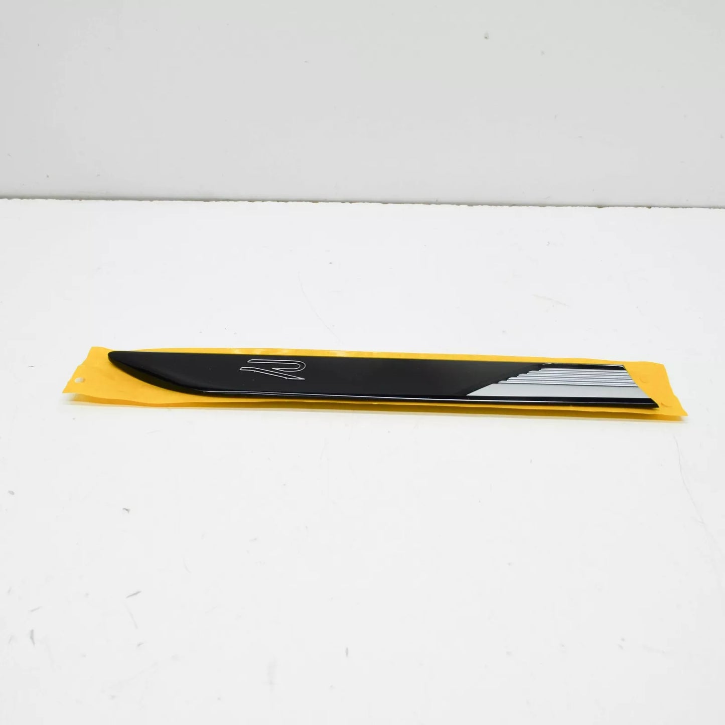NEW VW TIGUAN AD FRONT FENDER WING RIGHT BADGE R-LINE 5NA853688LDPJ