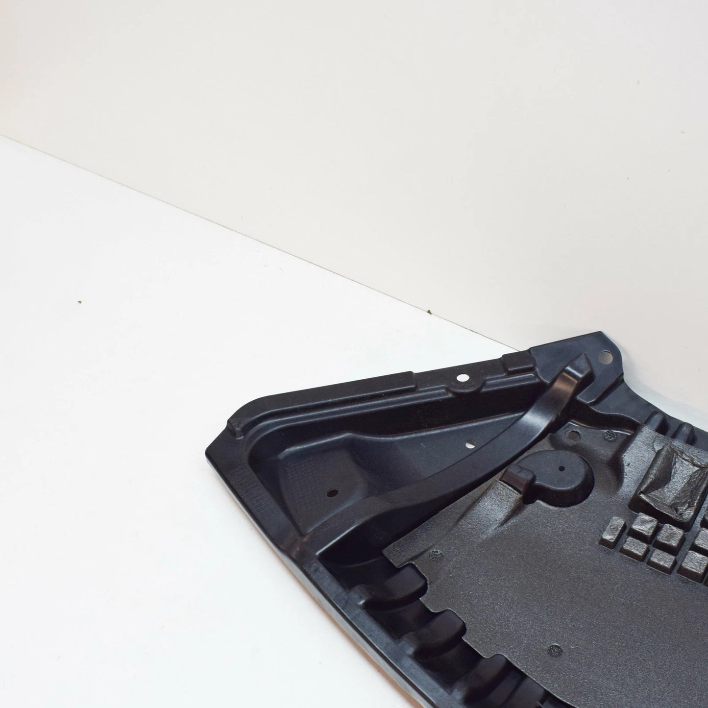 NEW MERCEDES-BENZ E C207 ENGINE UNDER COVER TRAY A2075200623 ORIGINAL