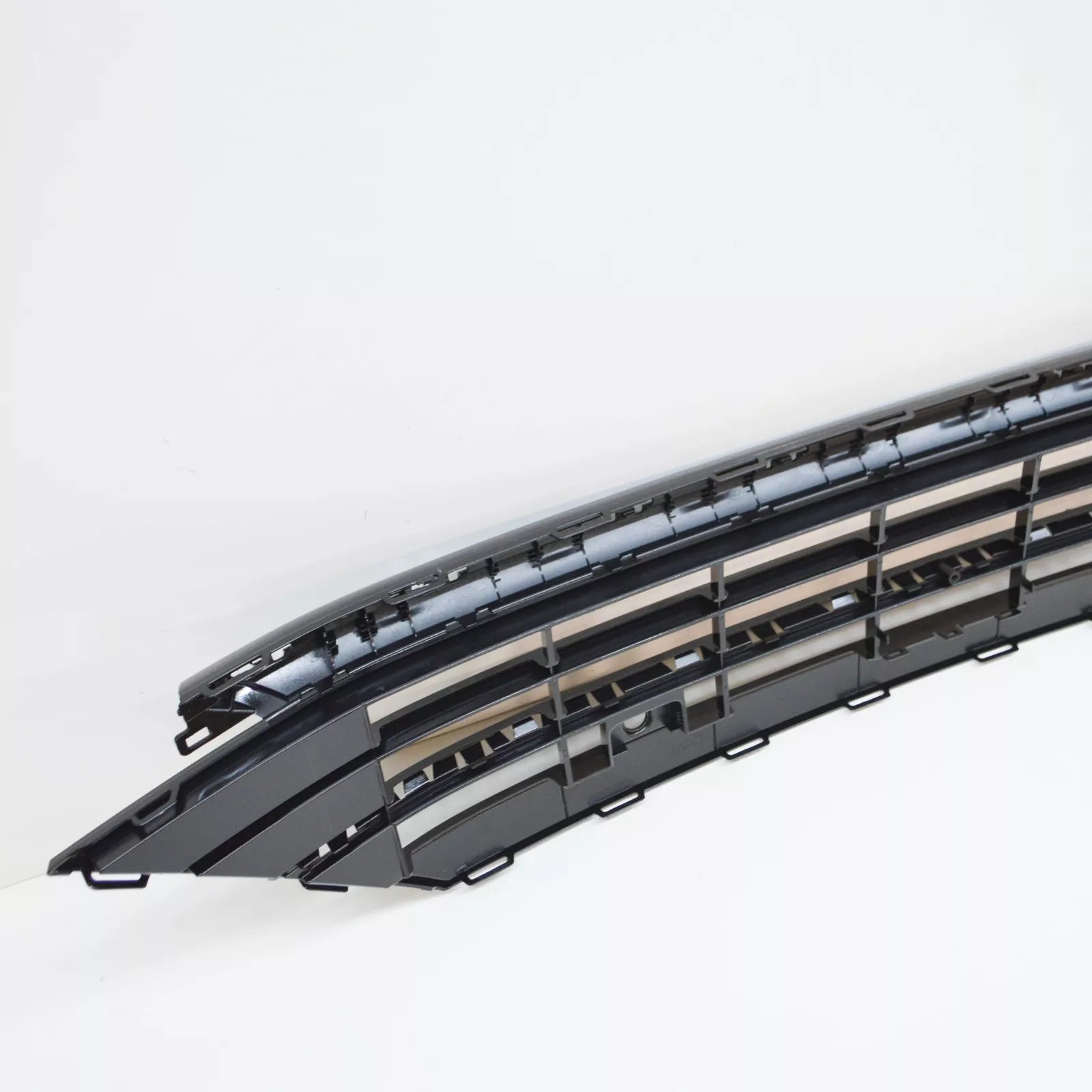 NEW VW TIGUAN AD FRONT LOWER CENTER GRILLE 5NA853677H041 ORIGINAL