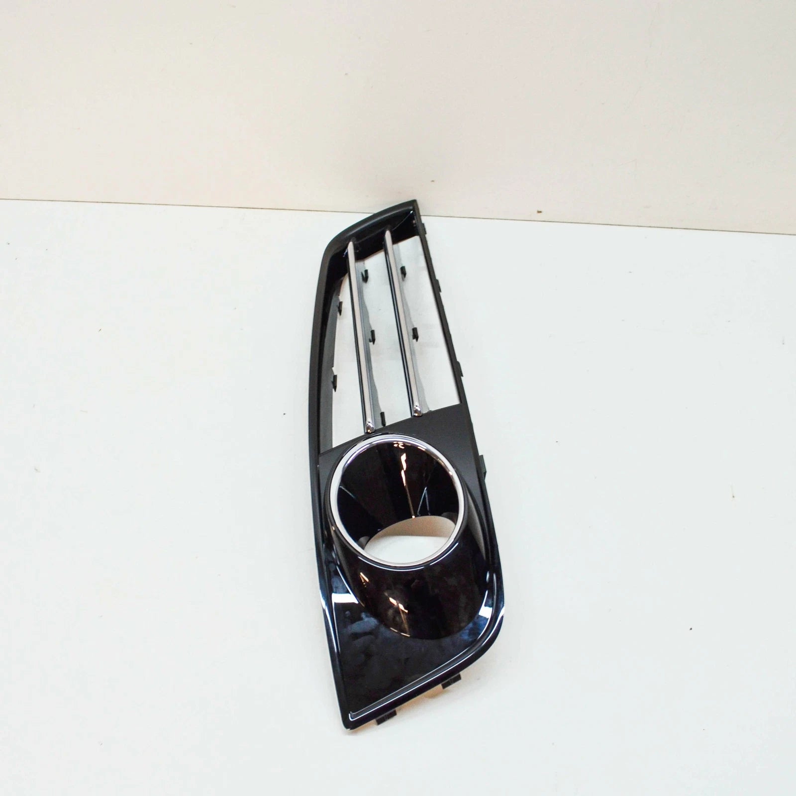 NEW AUDI A8 4H FRONT BUMPER RIGHT LOWER GRILLE 4H0807680KT94