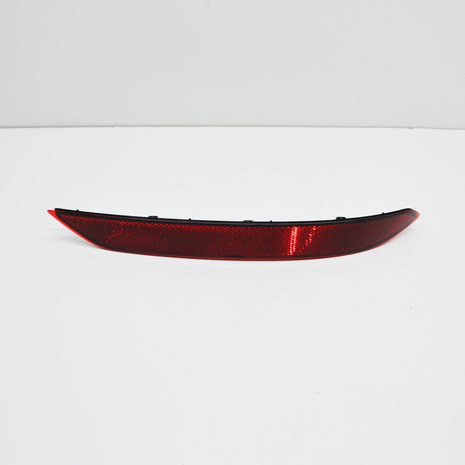 NEW VOLKSWAGEN JETTA MK7 REAR RIGHT BUMPER REFLECTOR 17A945106