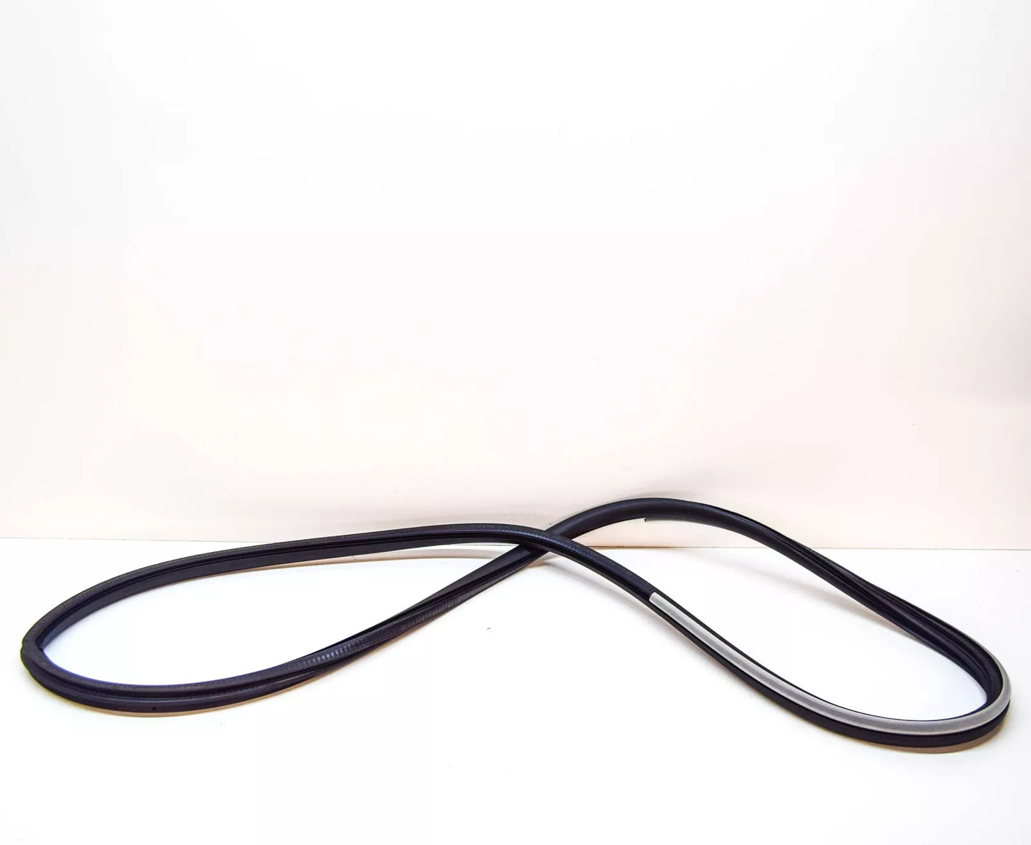 NEW AUDI A3 8P FRONT DOOR SEAL RUBBER 8P4831721C6V9 ORIGINAL