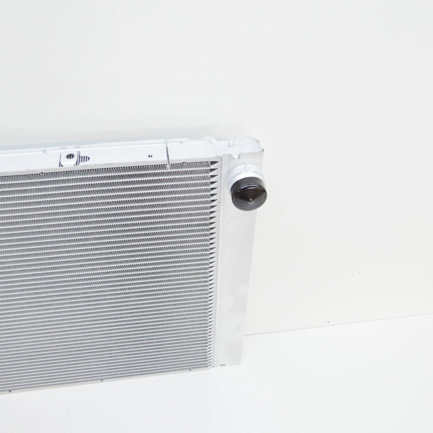 NEW AUDI A8 4E ENGINE COOLING RADIATOR 4E0121251F ORIGINAL