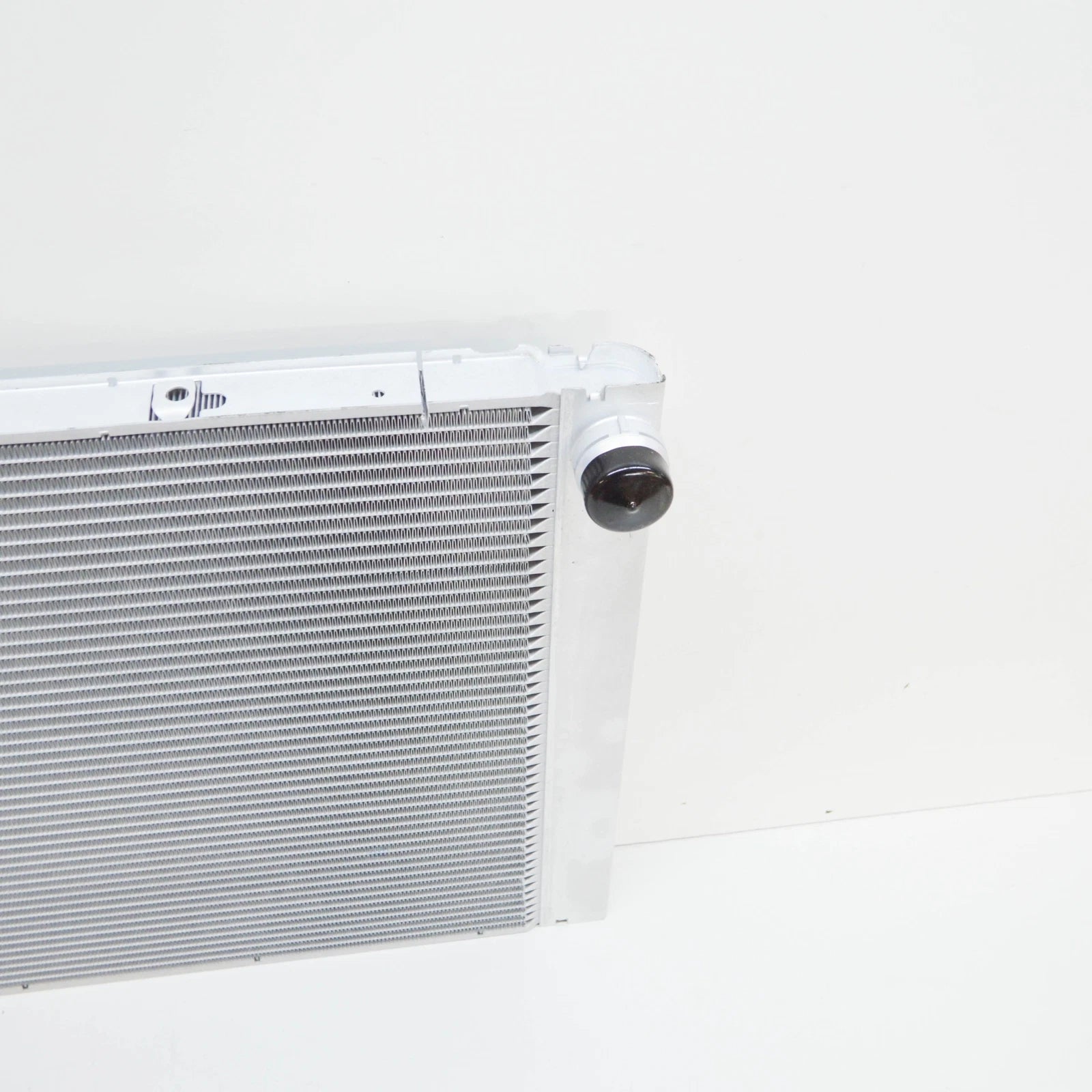 NEW AUDI A8 4E ENGINE COOLING RADIATOR 4E0121251F ORIGINAL