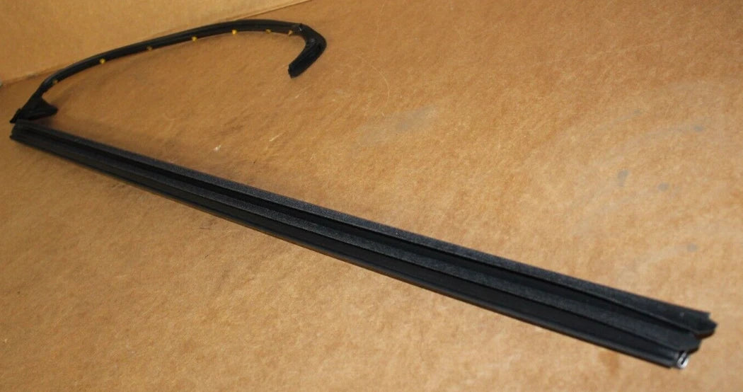 NEW VOLKSWAGEN SCIROCCO MK3 FRONT LEFT DOOR SEAL RUBBER 1K8837479E5AP