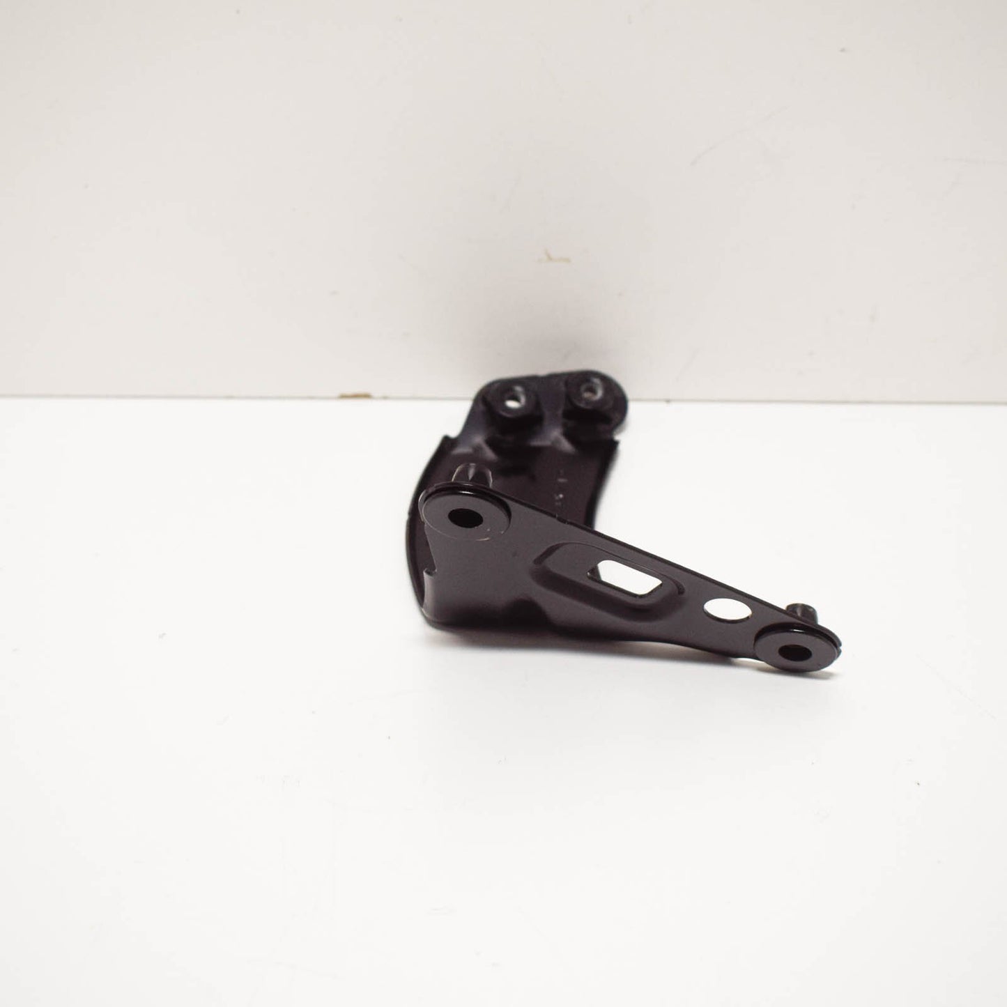 NEW VOLKSWAGEN GOLF MK7 FRONT RIGHT SIDE FENDER BRACKET 5G0821136C ORIGINAL