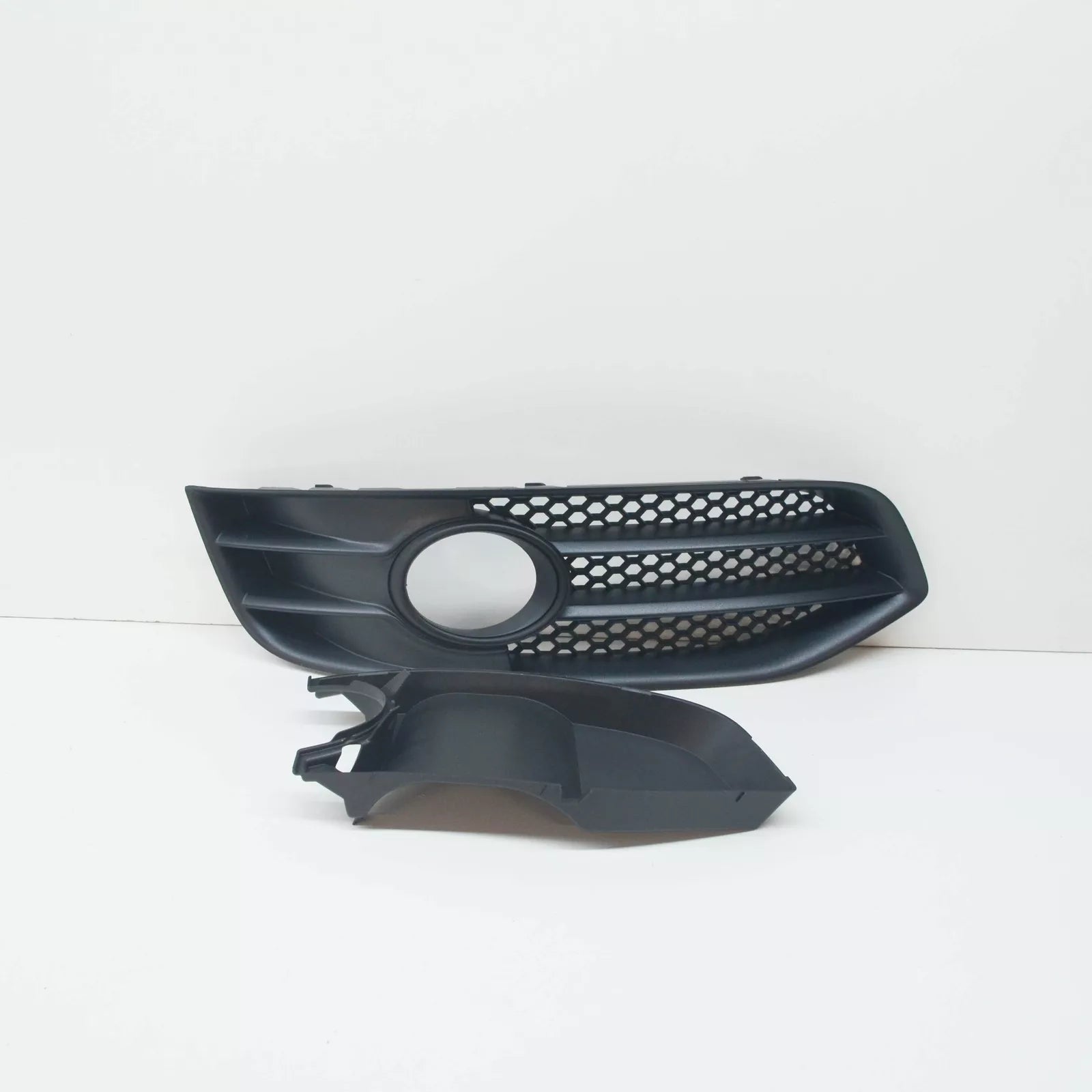 NEW AUDI A3 8P1 FRONT BUMPER RIGHT FOG LIGHT 8P0807682G ZDE