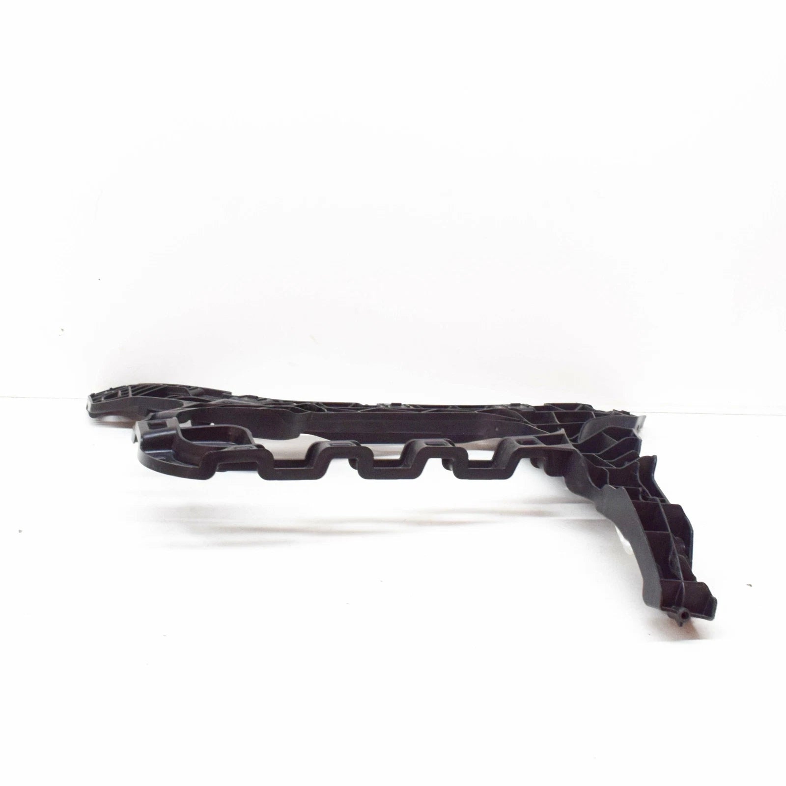 NEW VOLKSWAGEN PASSAT VARIANT B8 REAR RIGHT BUMPER BRACKET 3G9807394