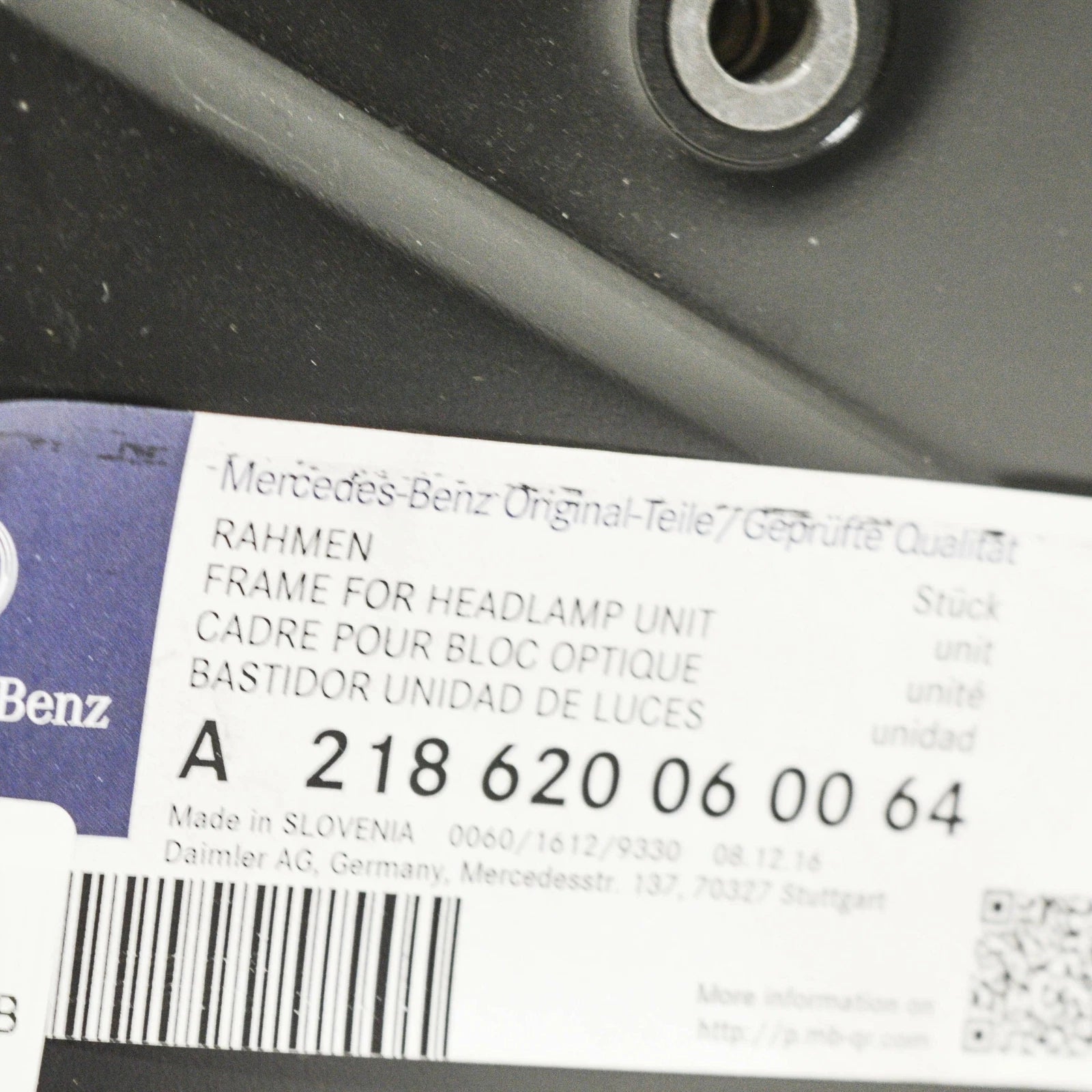 NEW MERCEDES BENZ CLS C218 RIGHT HEADLIGHT FRAME BRACKET A218620060064 ORIGINAL